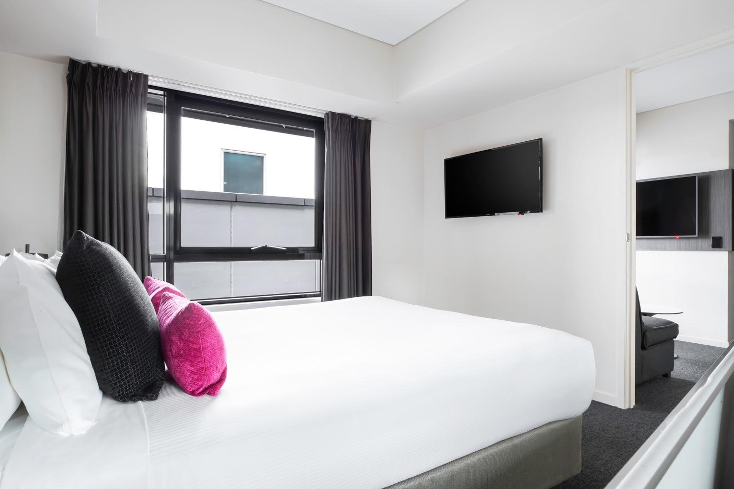 One-Bedroom Apartment - Weekly Housekeeping