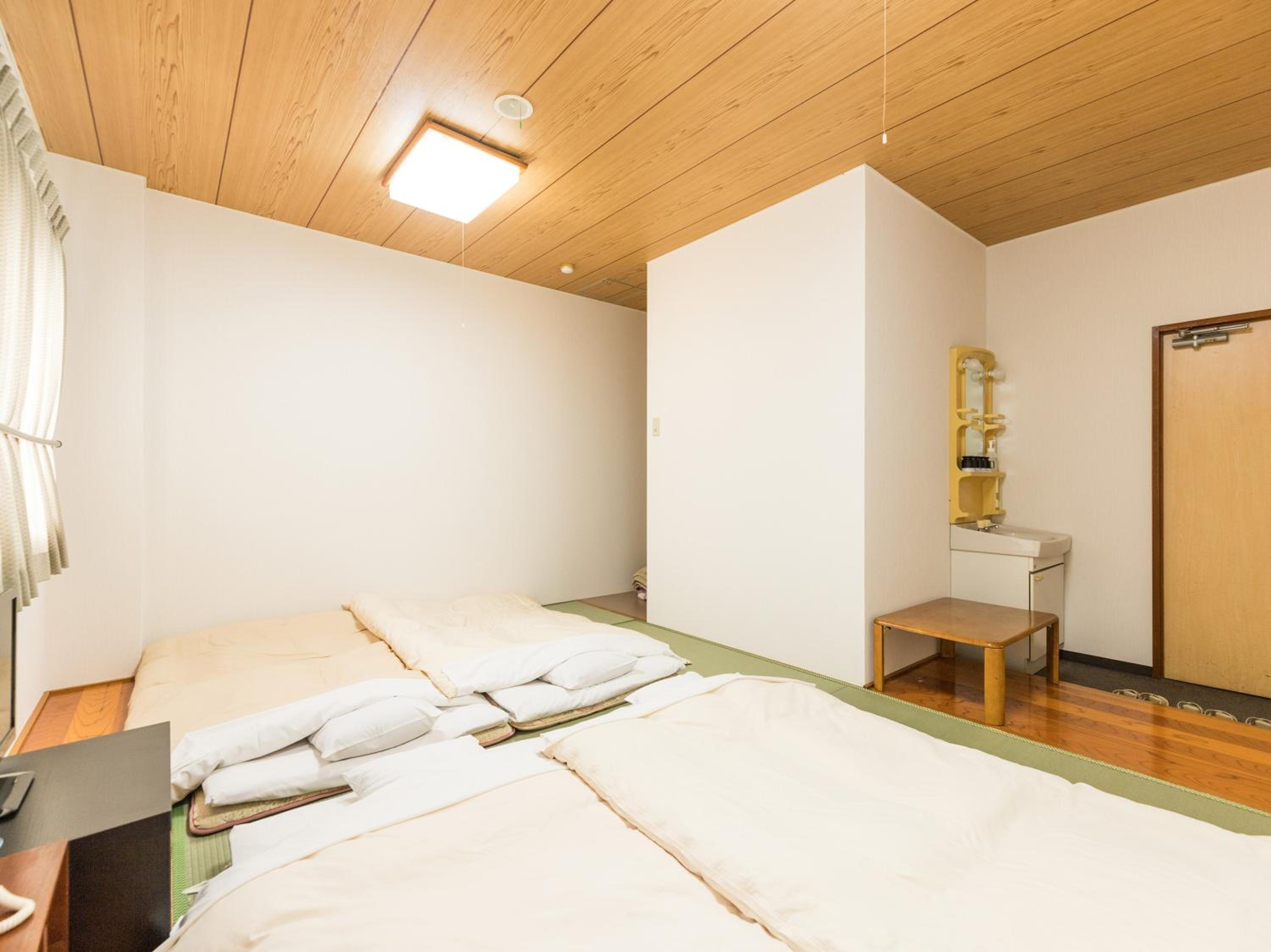 Japanese-Style Quadruple Room - Smoking photo 2