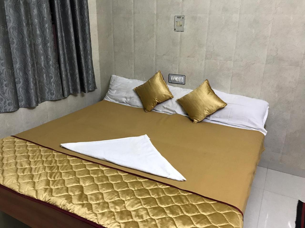 Deluxe Double or Twin Room - Photo 7