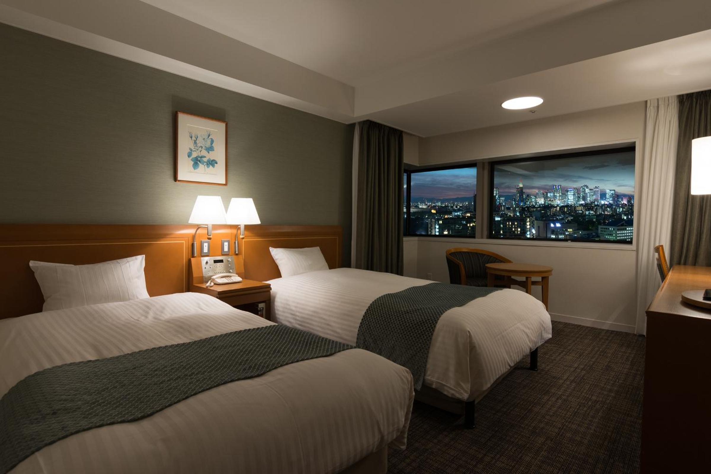 Twin Room, Smoking