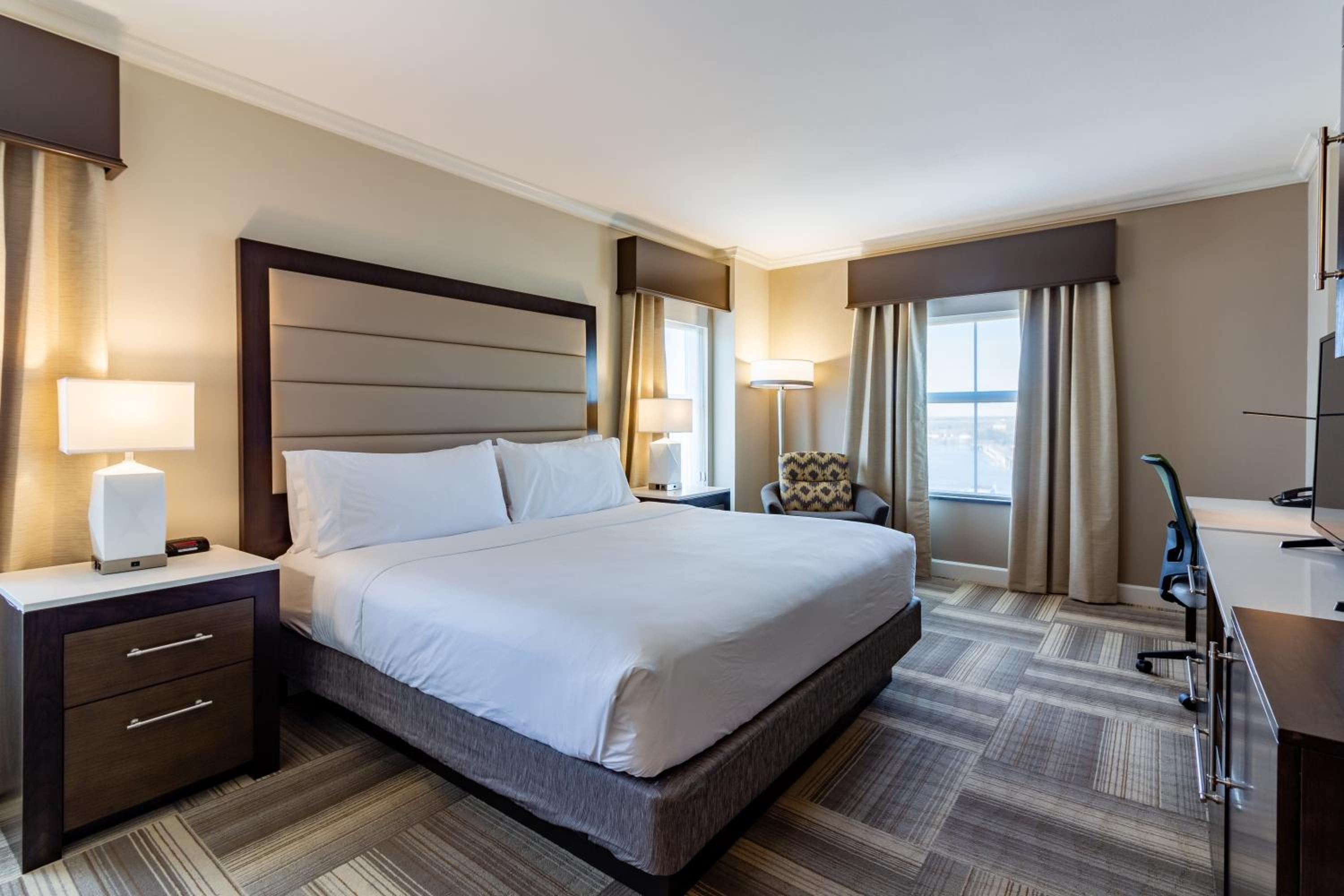 Standard King Room with River View - High Floor - Photo 5