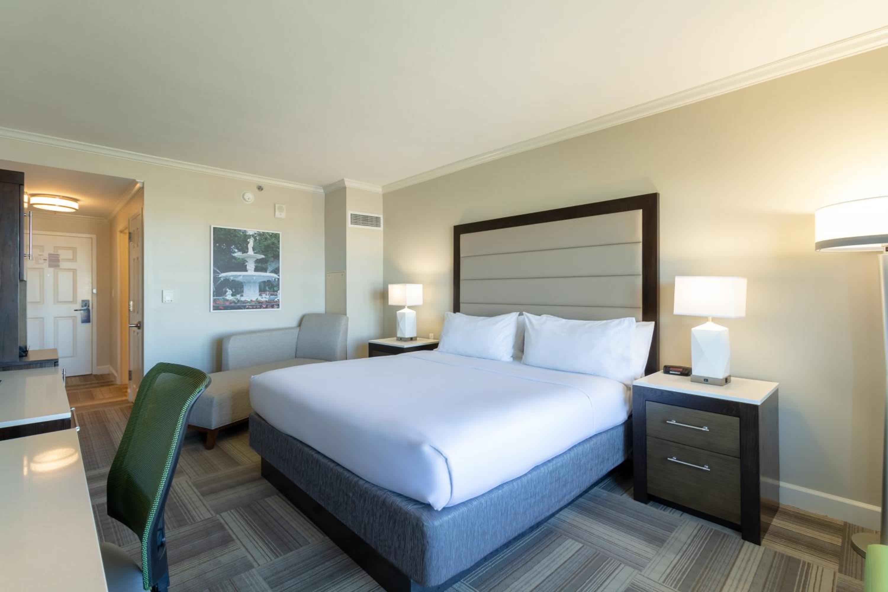 Standard King Room with River View - High Floor - Photo 4