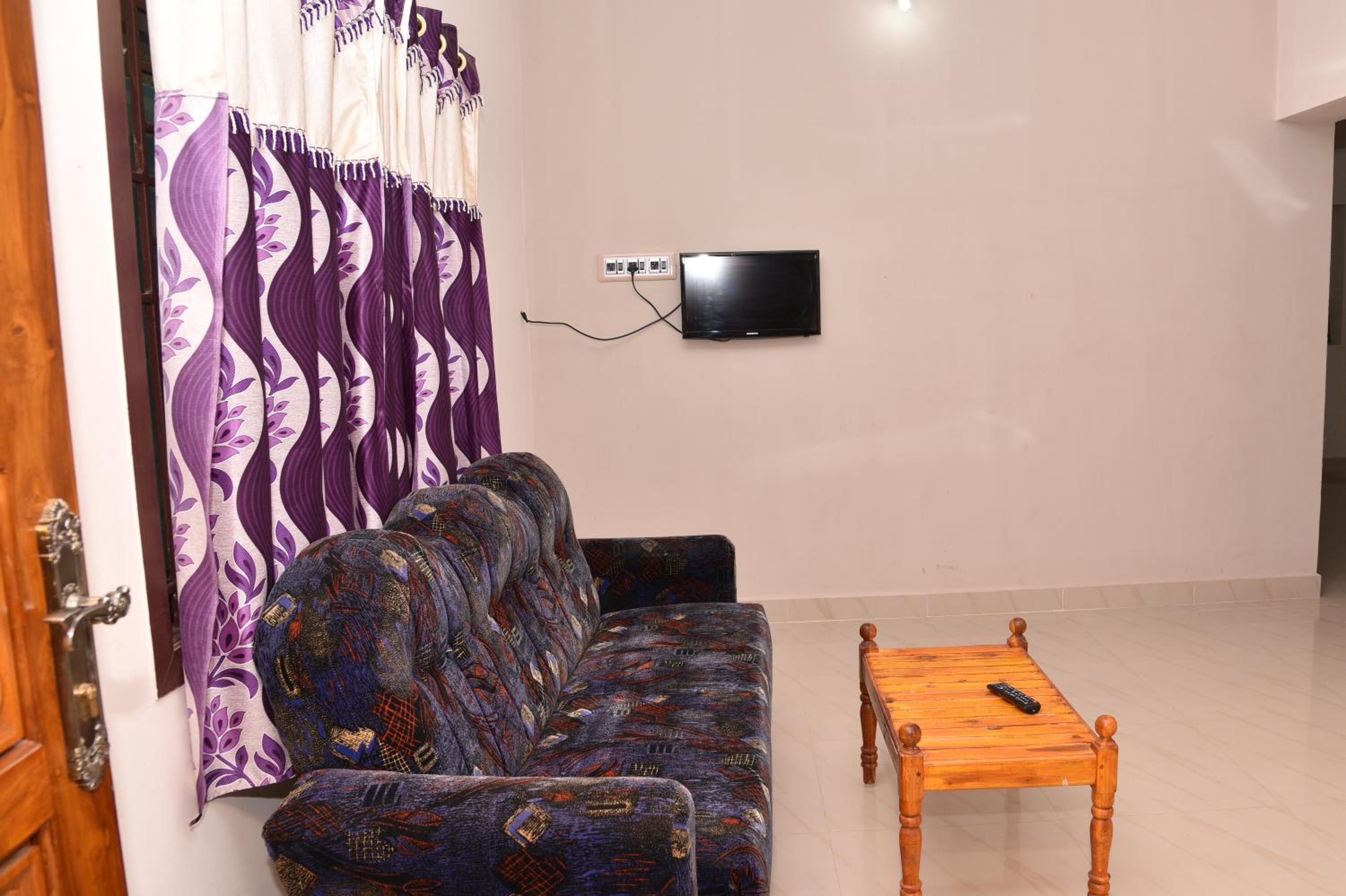 Family Room - Photo 4