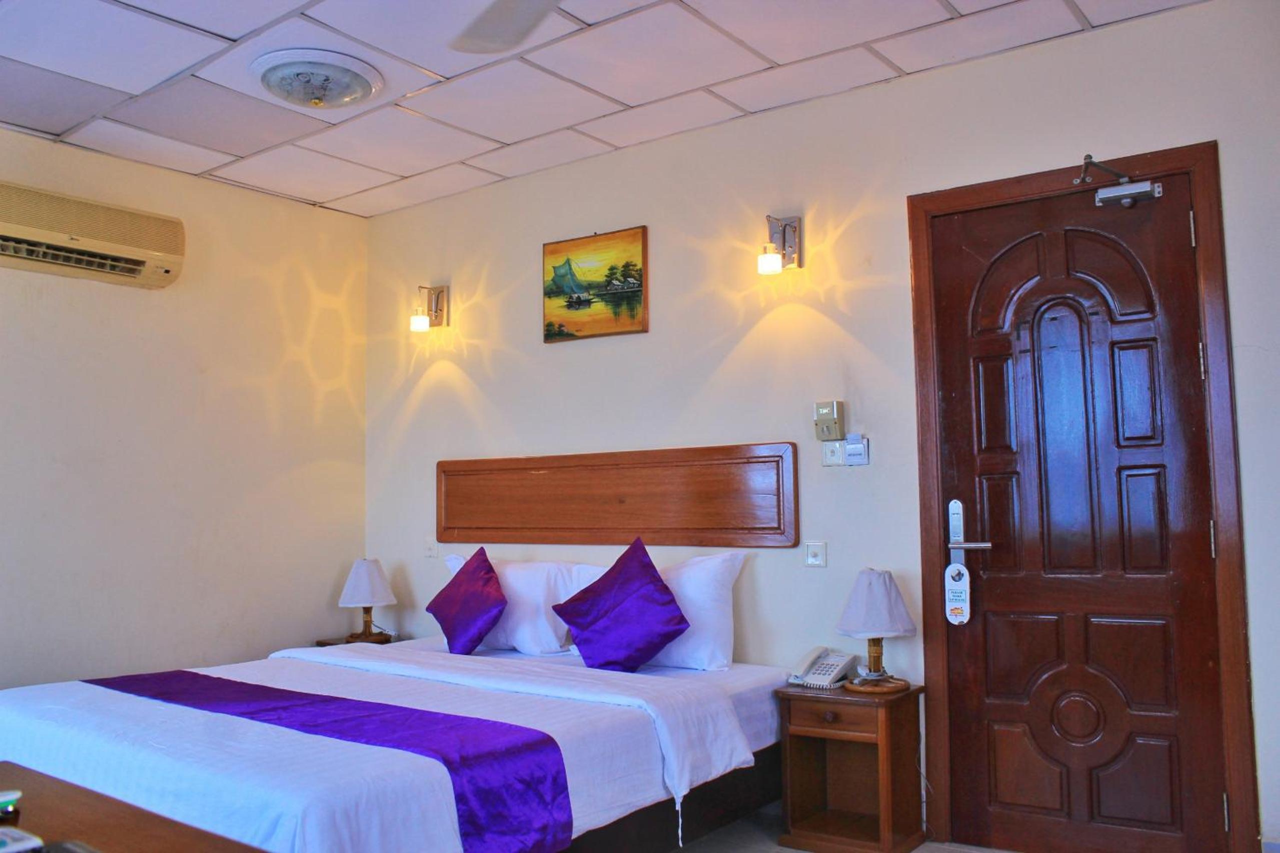 Standard King Room photo 1