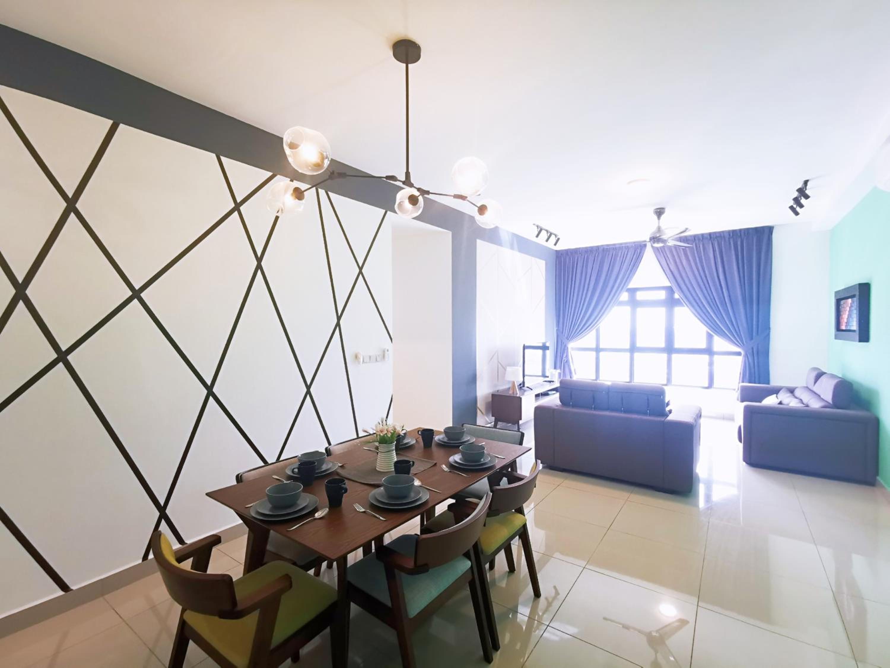 Three-Bedroom Apartment with View photo 2