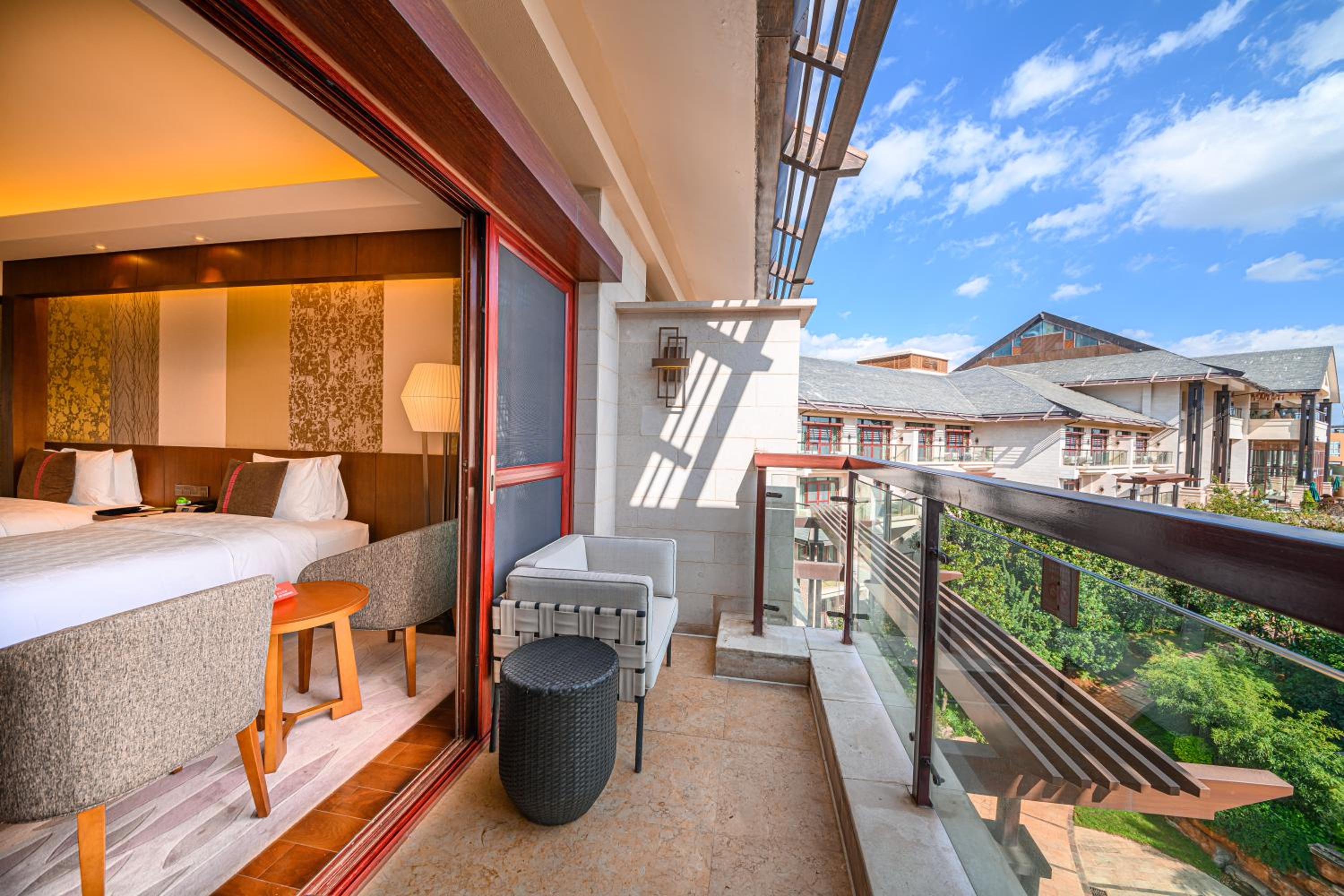Standard Twin Room with Lounge Access