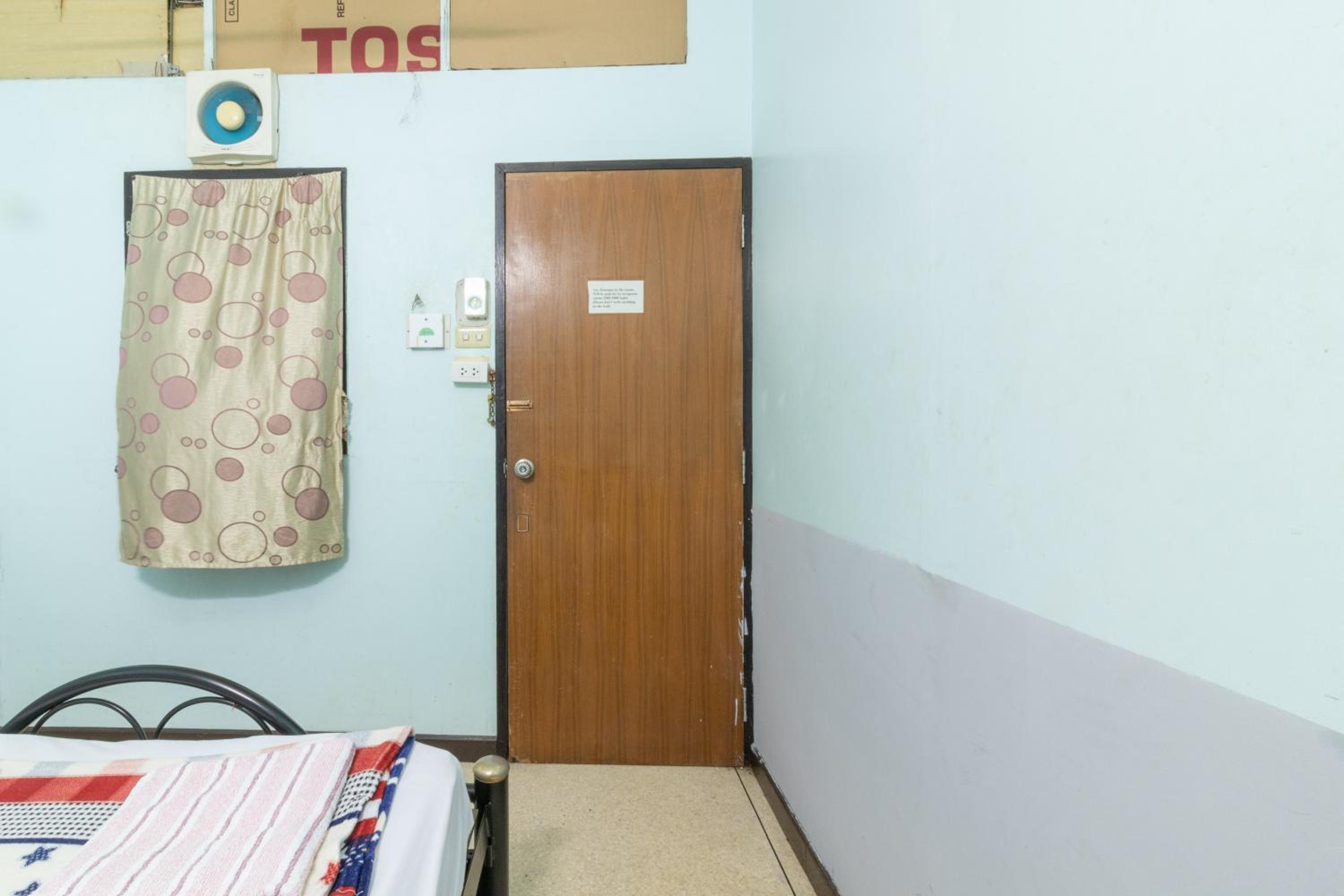 Double Room with Shared Bathroom photo 3