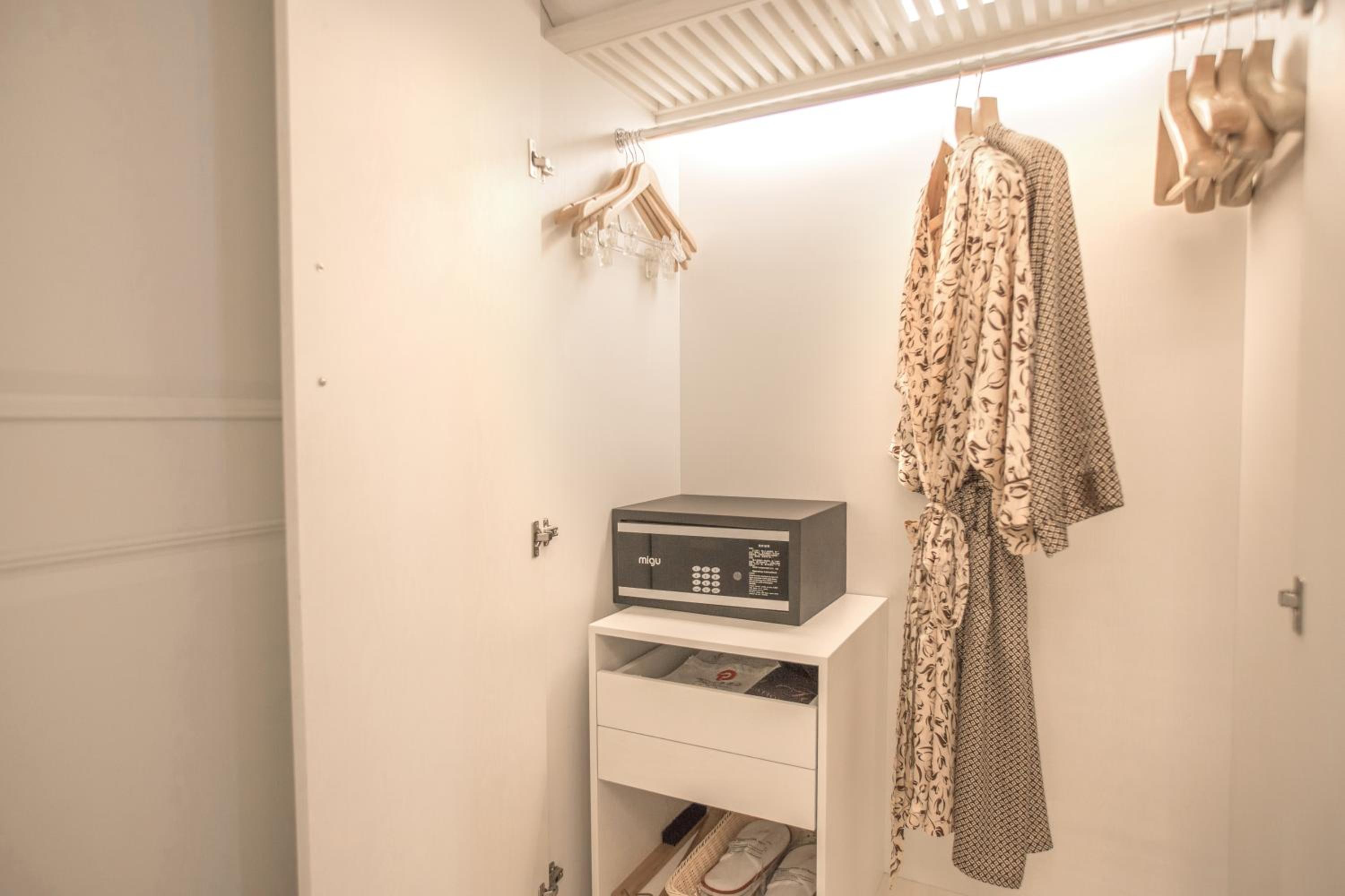 Single Room with Bathroom photo 1