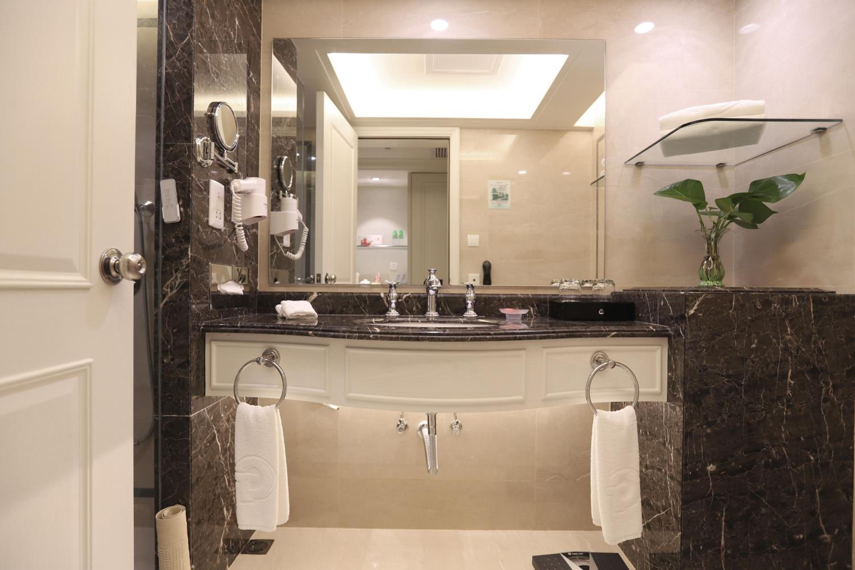 Single Room with Bathroom photo 2