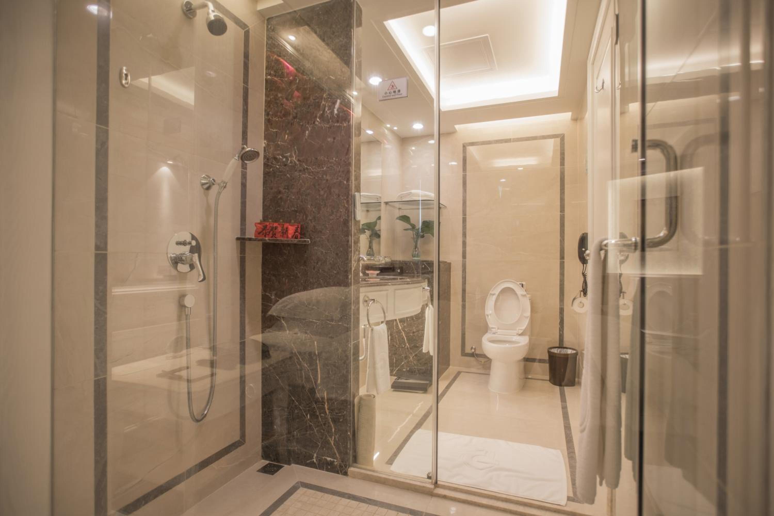 Single Room with Bathroom photo 3