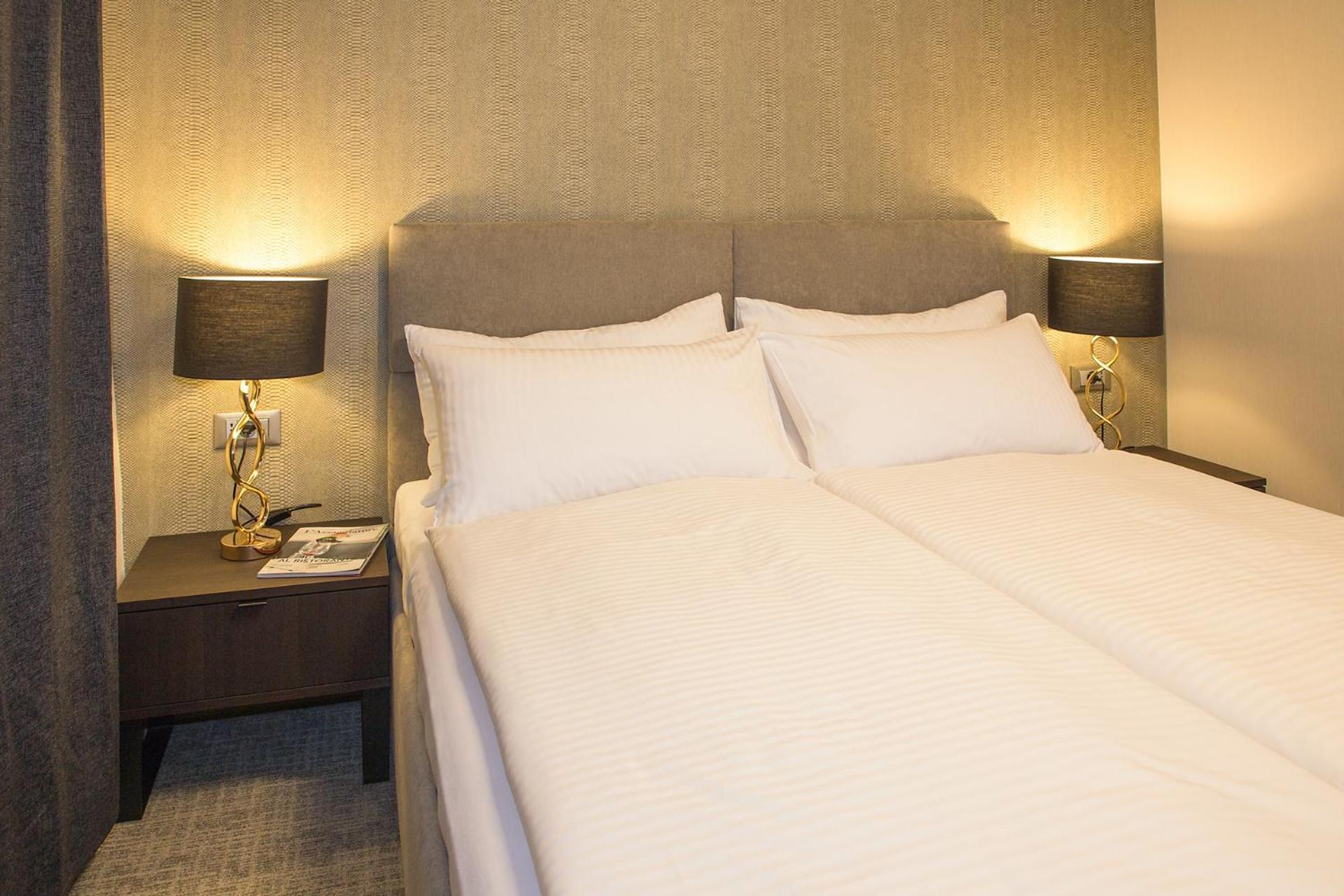 Double Room with Private Bathroom - Photo 14