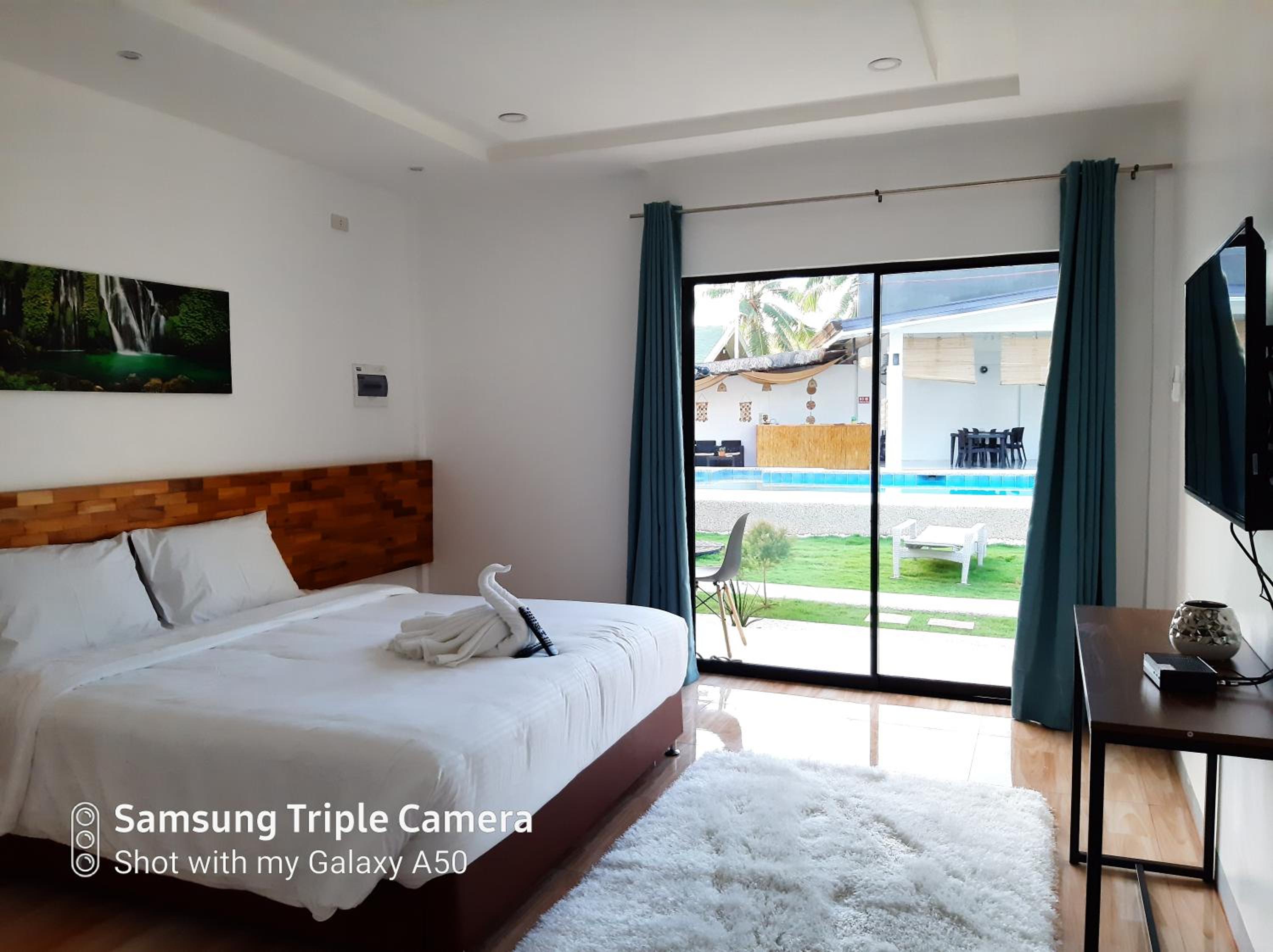 King Room with Pool View - Photo 1