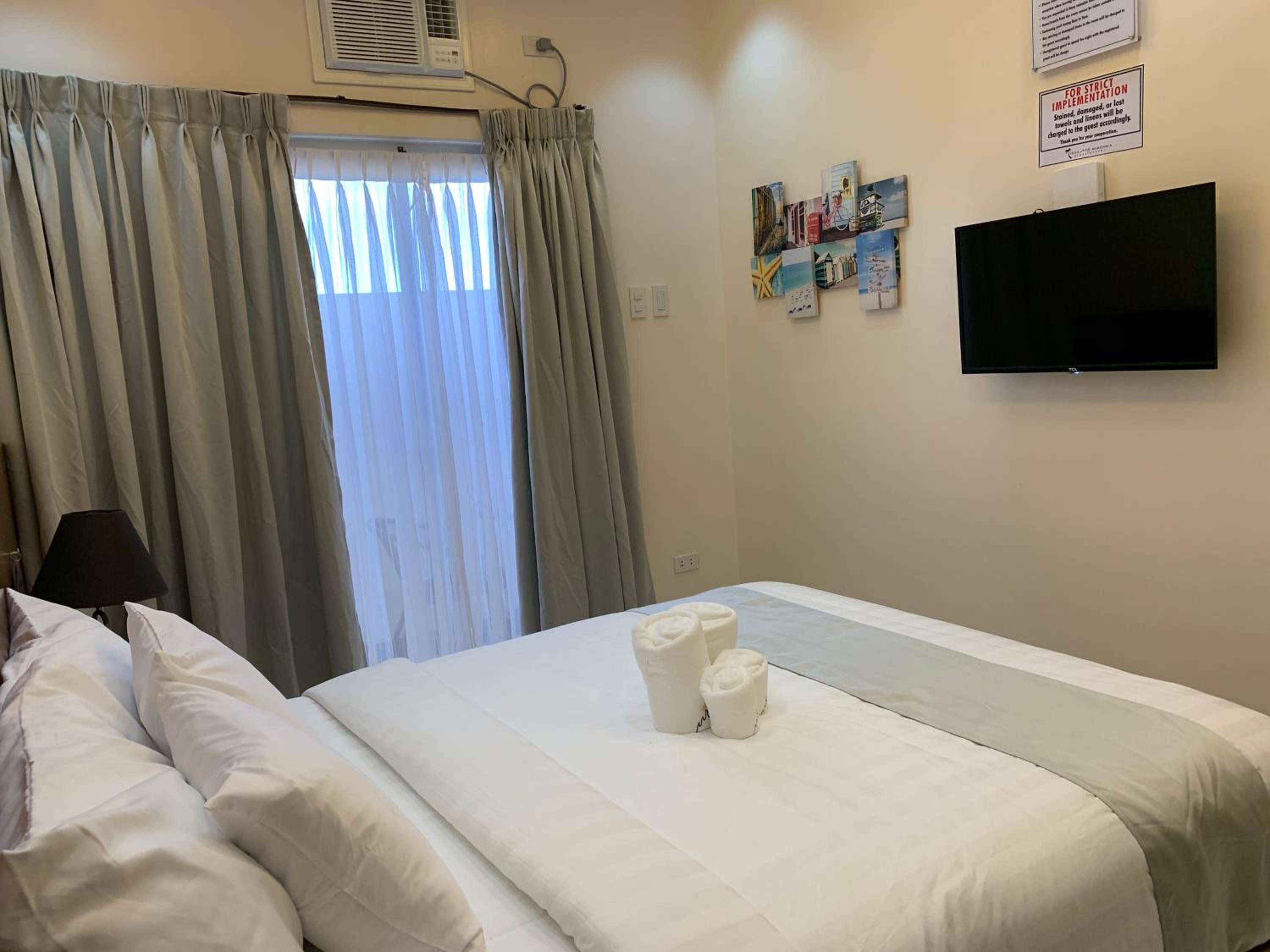 Deluxe Double Room (2 Adults + 1 Child) - Photo 1