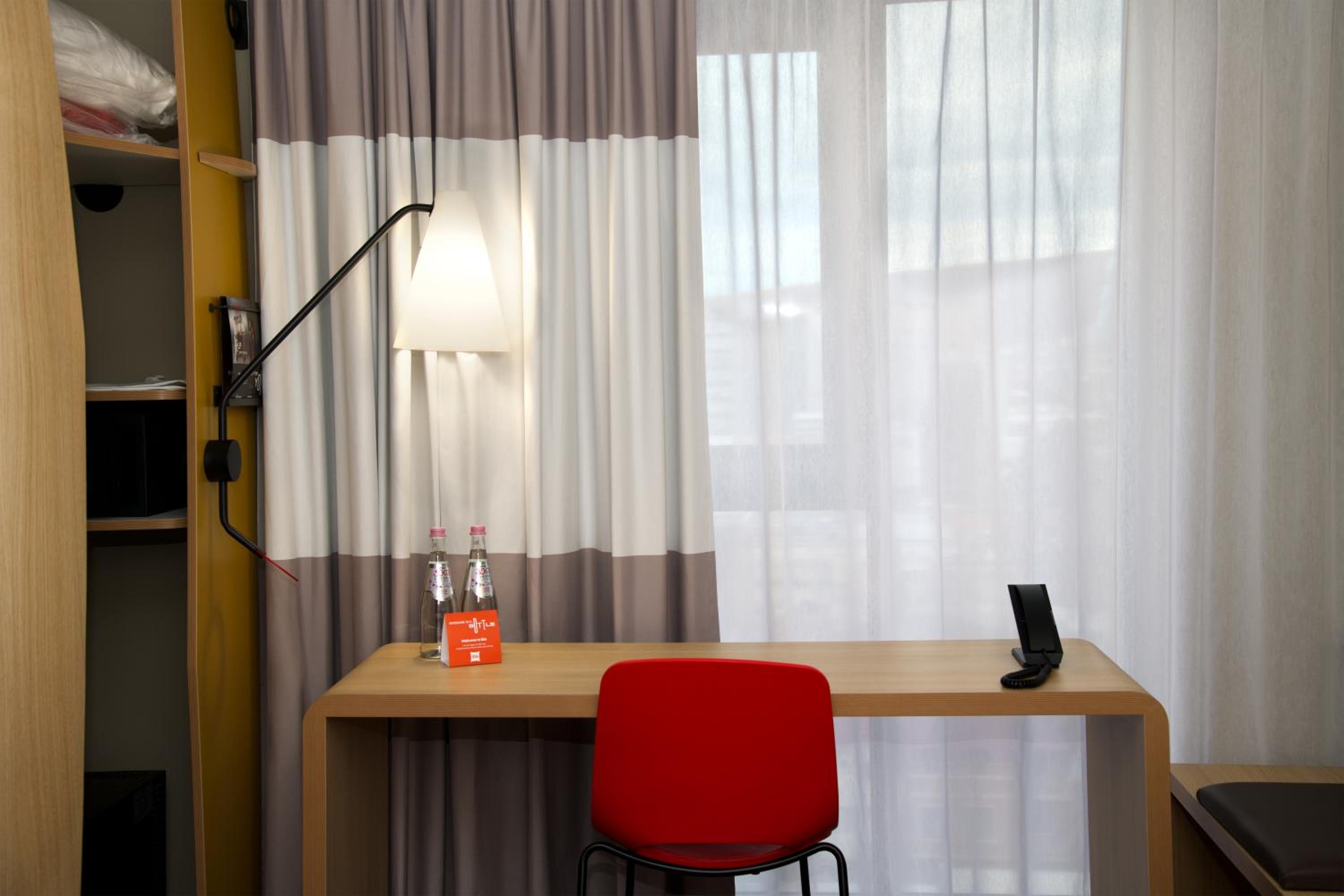 Standard Twin Room - Photo 5