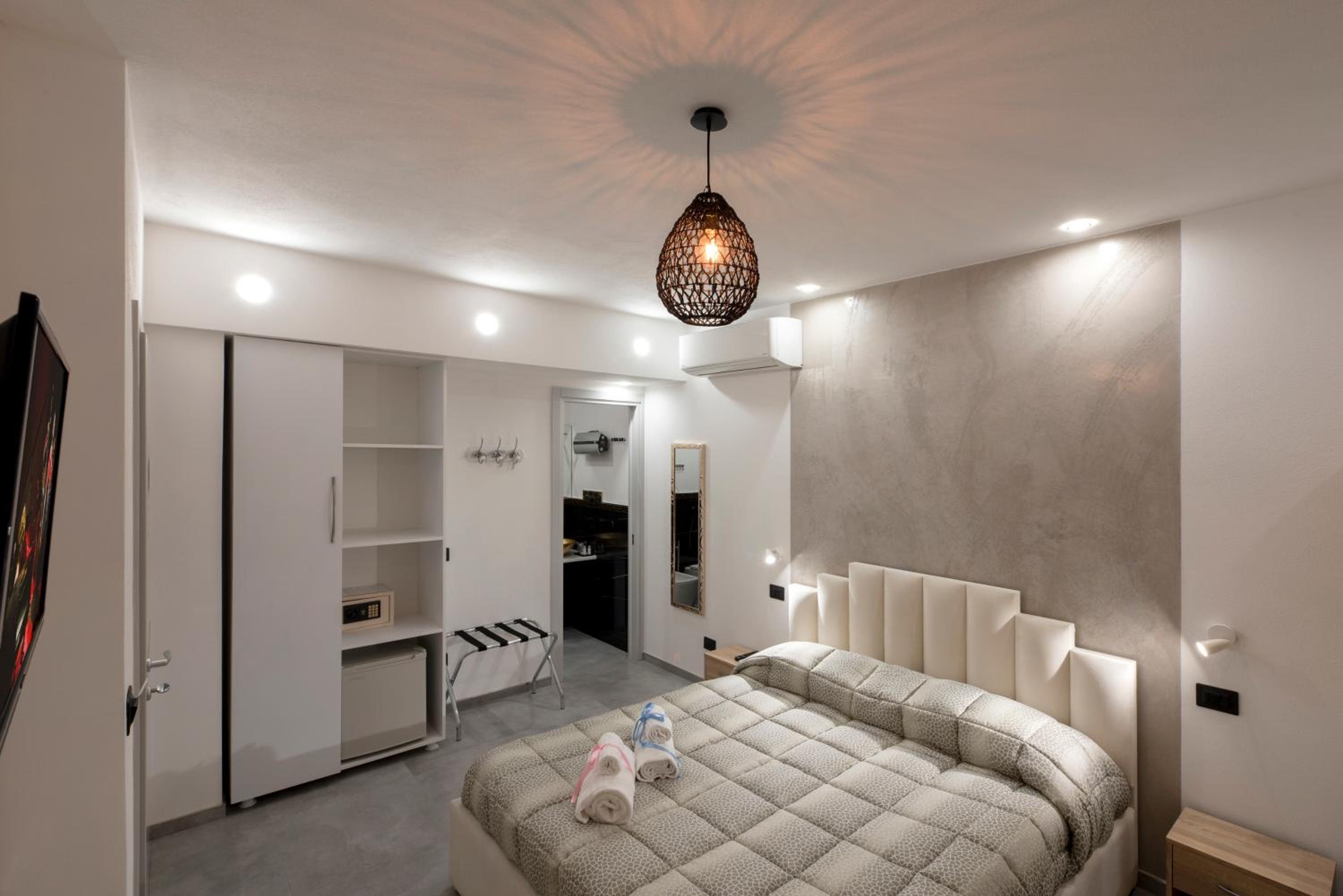 Double Room - Photo 6