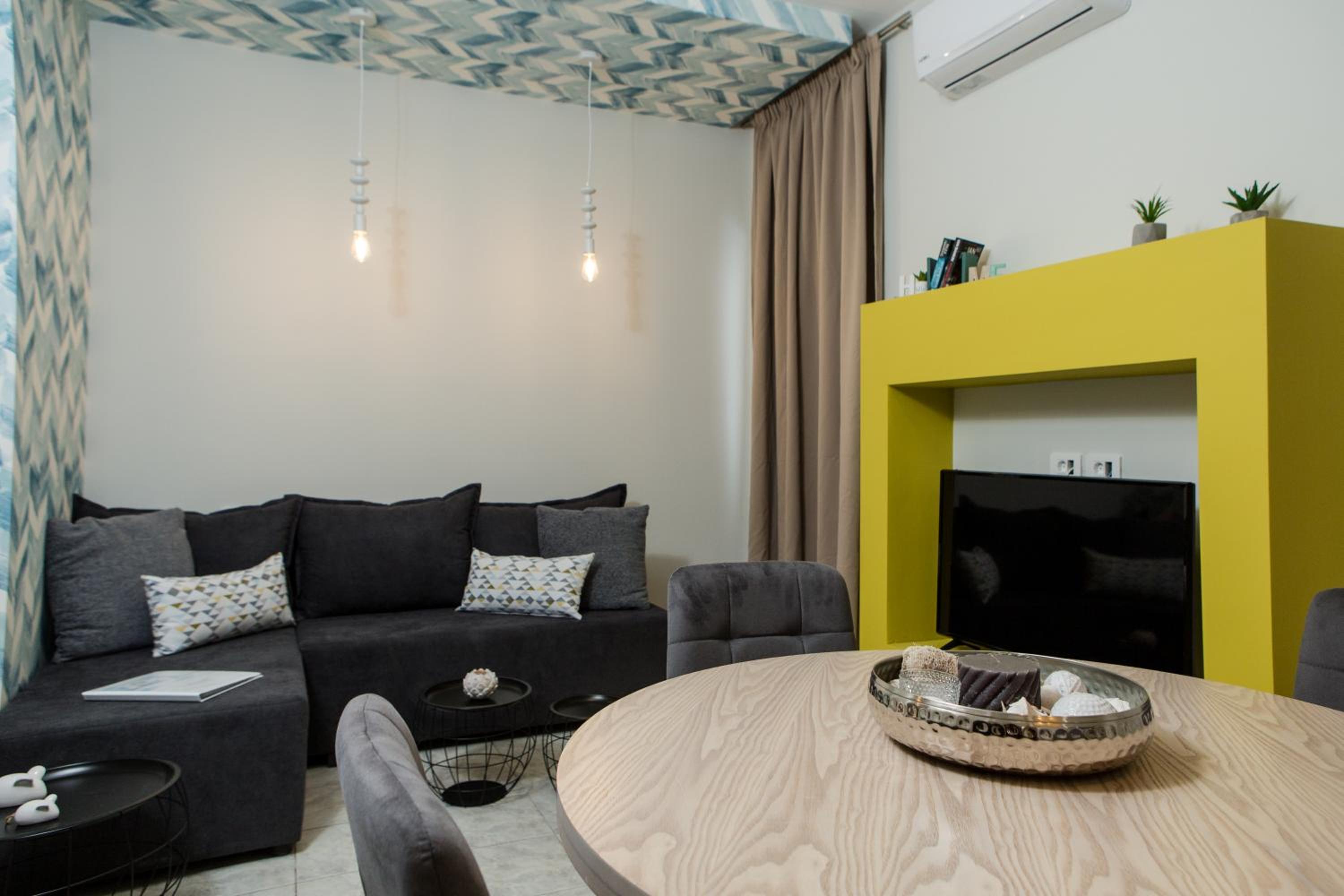 Apartment with Balcony photo 2