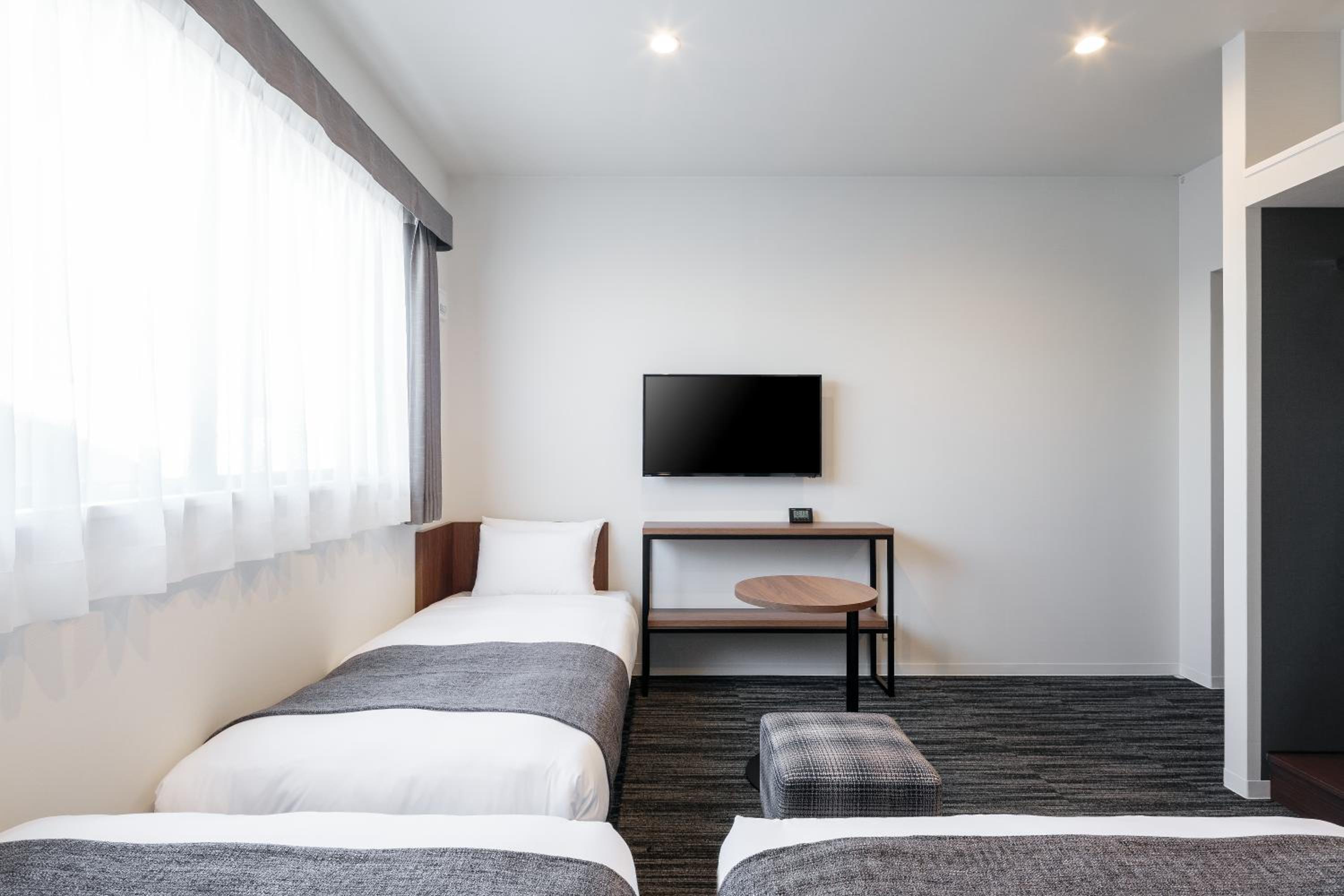 Twin Room with Sofa Bed - Photo 6