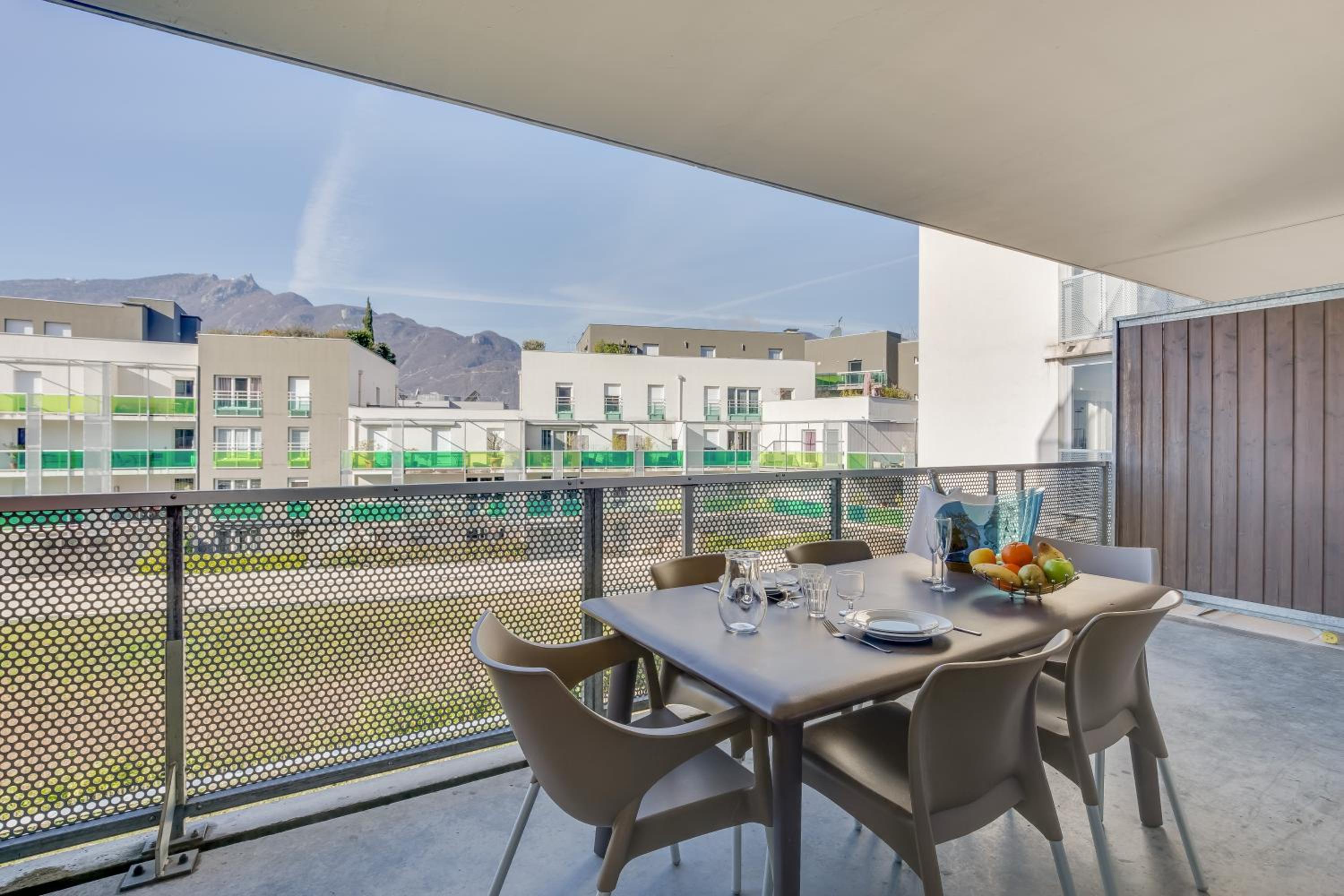 Two-Bedroom Apartment with Balcony (6 Adults) photo 3