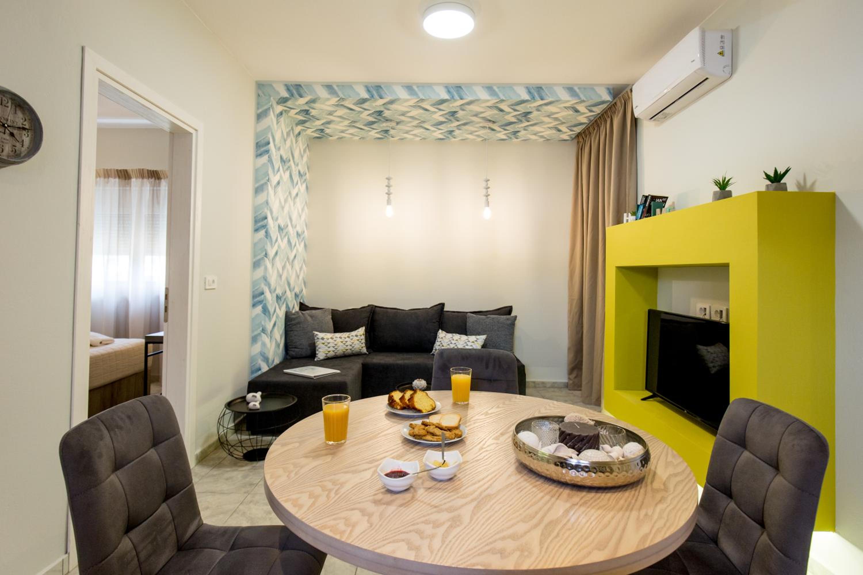 Apartment with Balcony photo 3