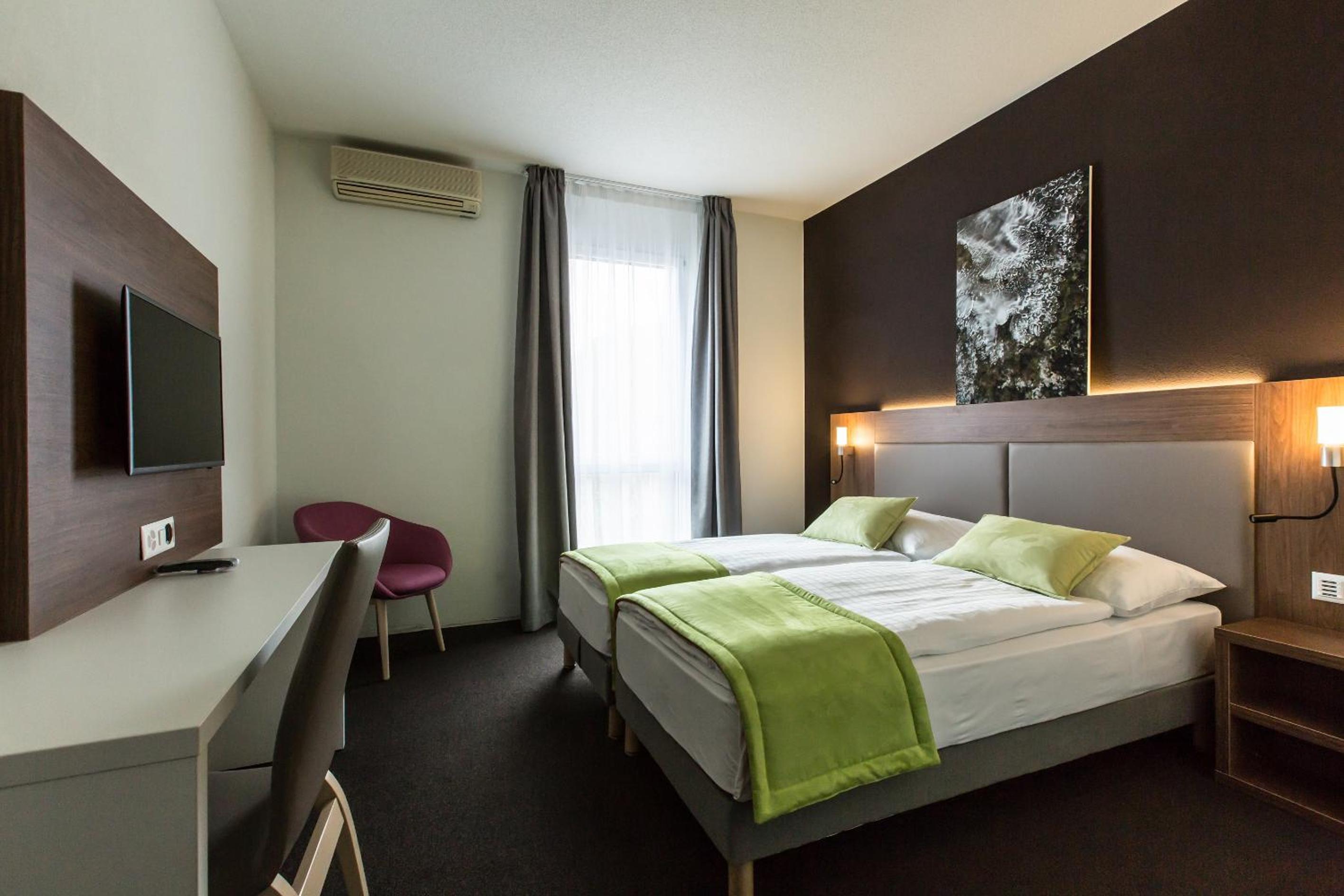 Standard Twin Room photo 2