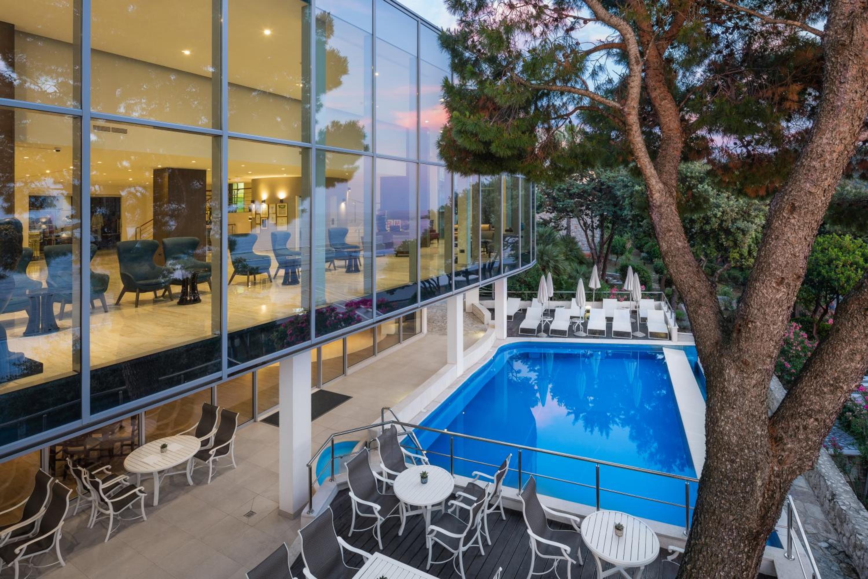 Premium Skyline Sea View Suite with Balcony thumbnail 6