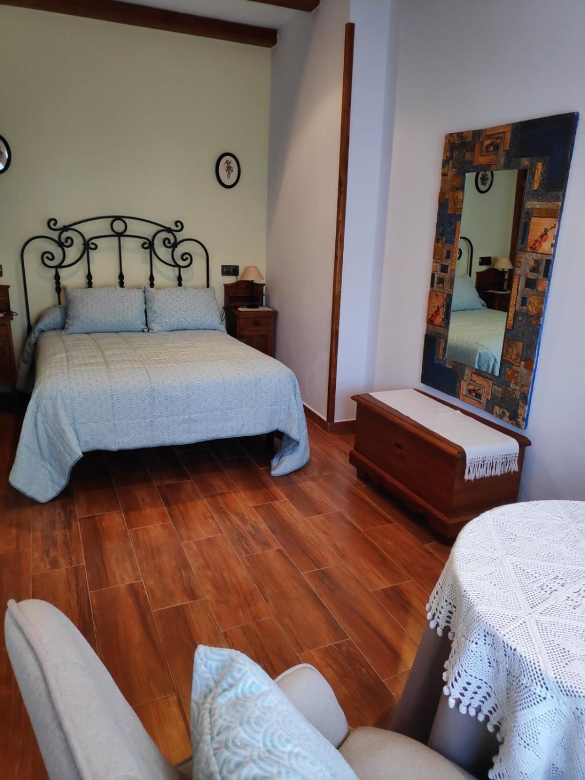 One-Bedroom Apartment - Photo 6