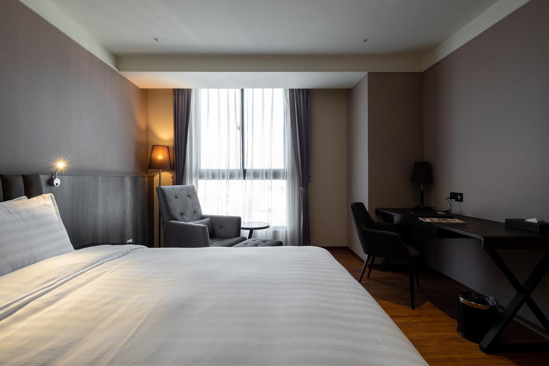 Deluxe Double Room with Bath - Photo 1