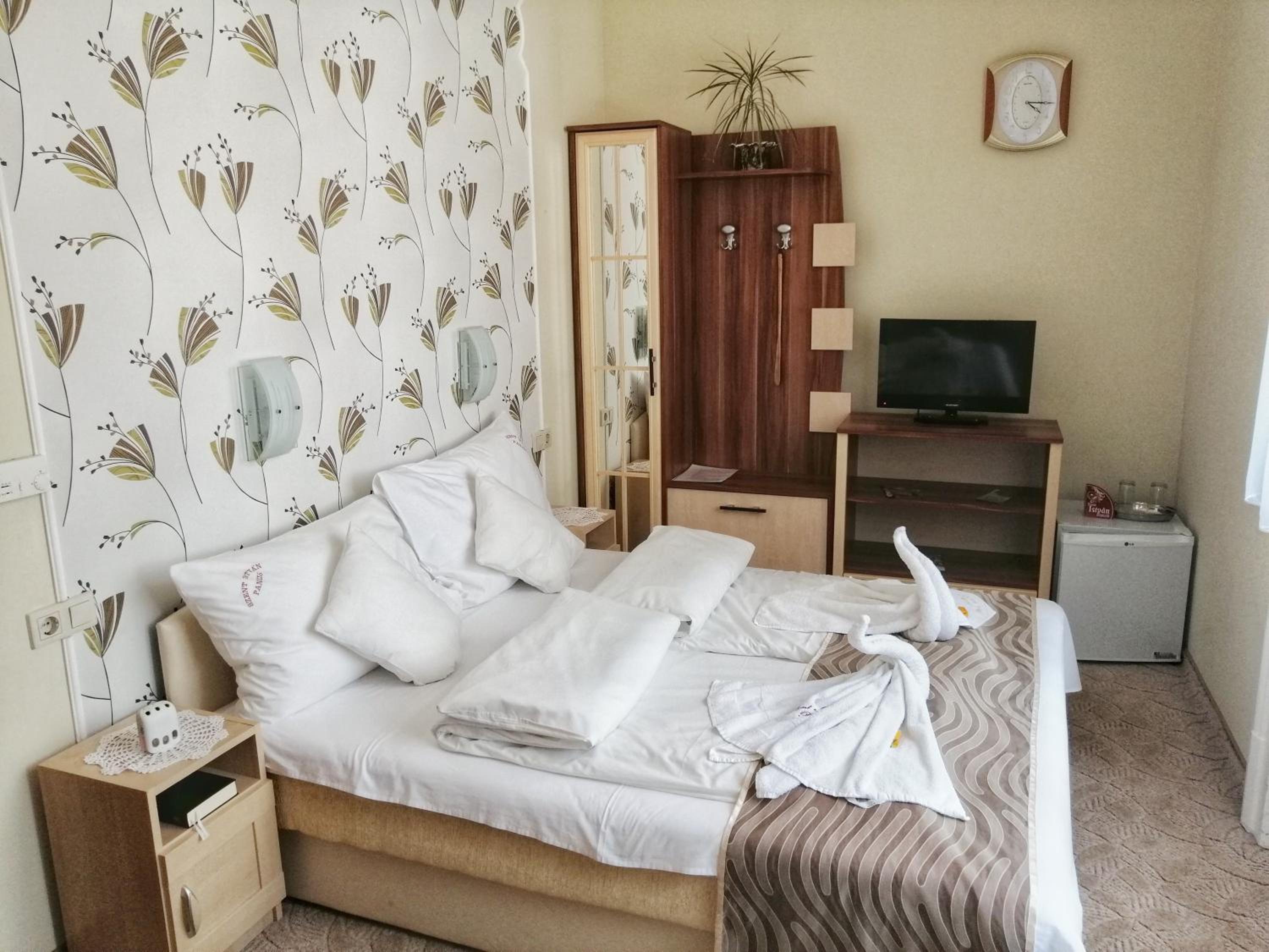 Double Room with Private Bathroom photo 1