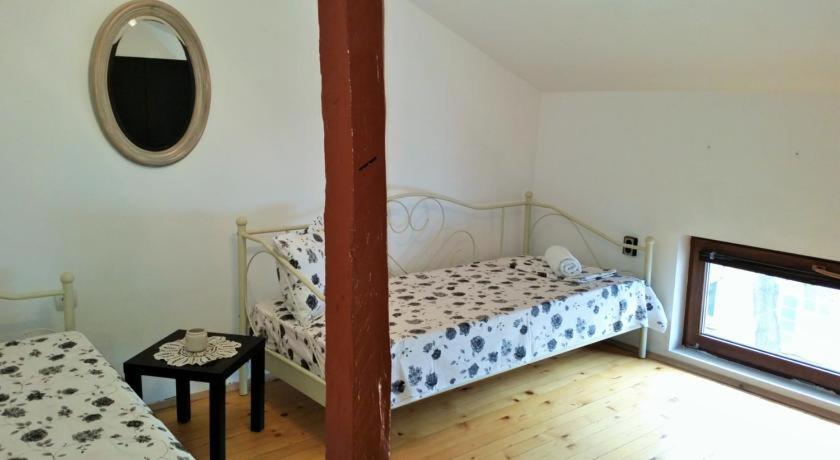 Twin Room - Photo 1