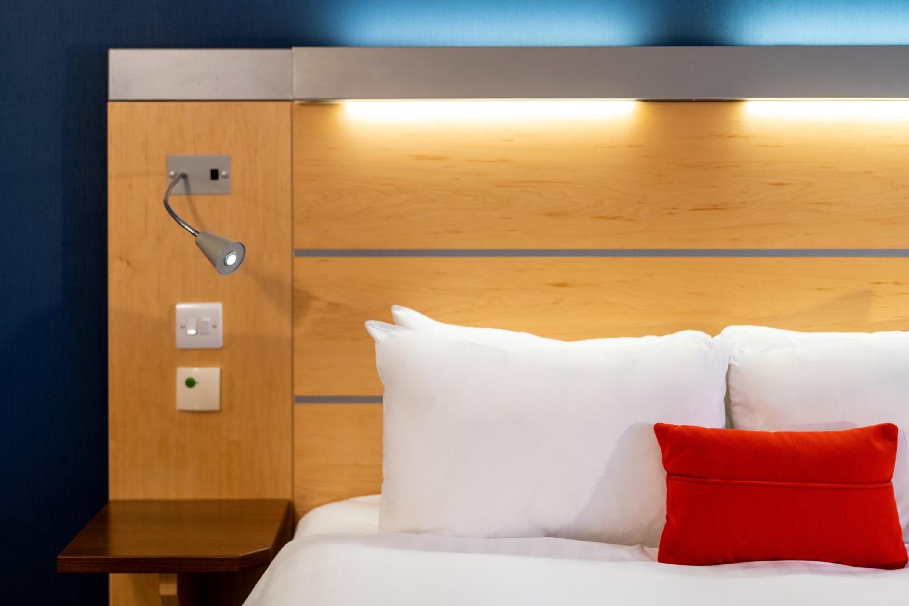 Standard Double Room with Single Sofa Bed and Free Hot Breakfast photo 1