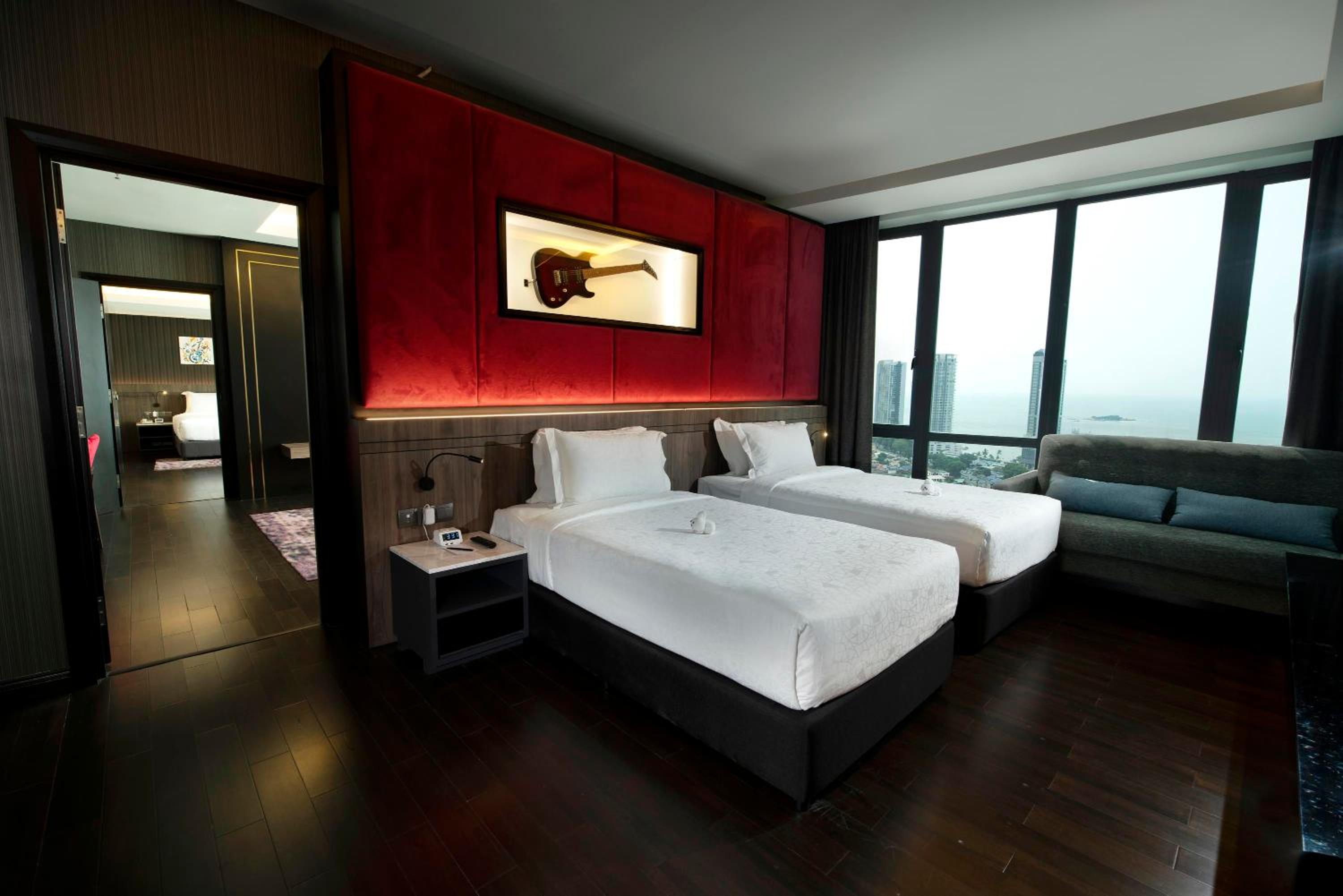 Jazz Suite Twin with Bathtub - Photo 4