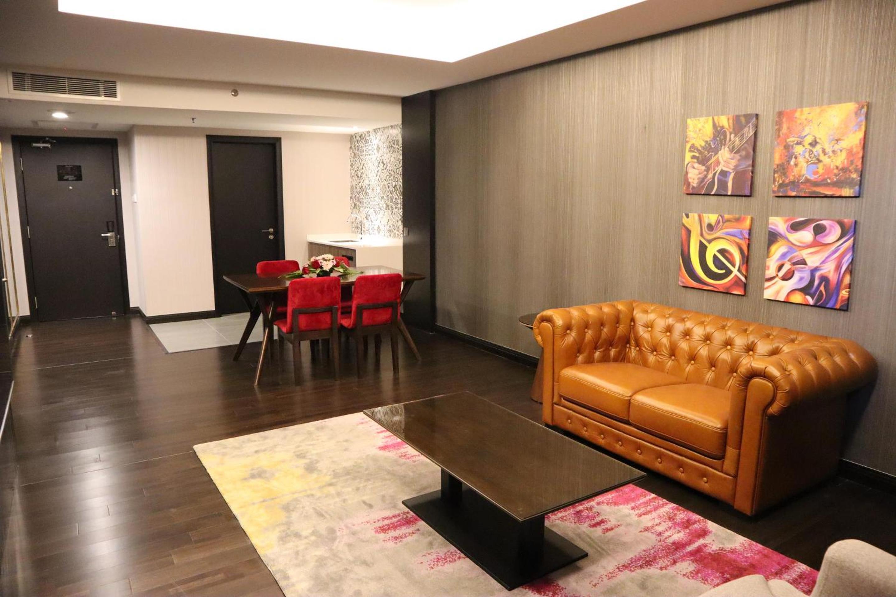 Executive Suite with Bathtub - Photo 4