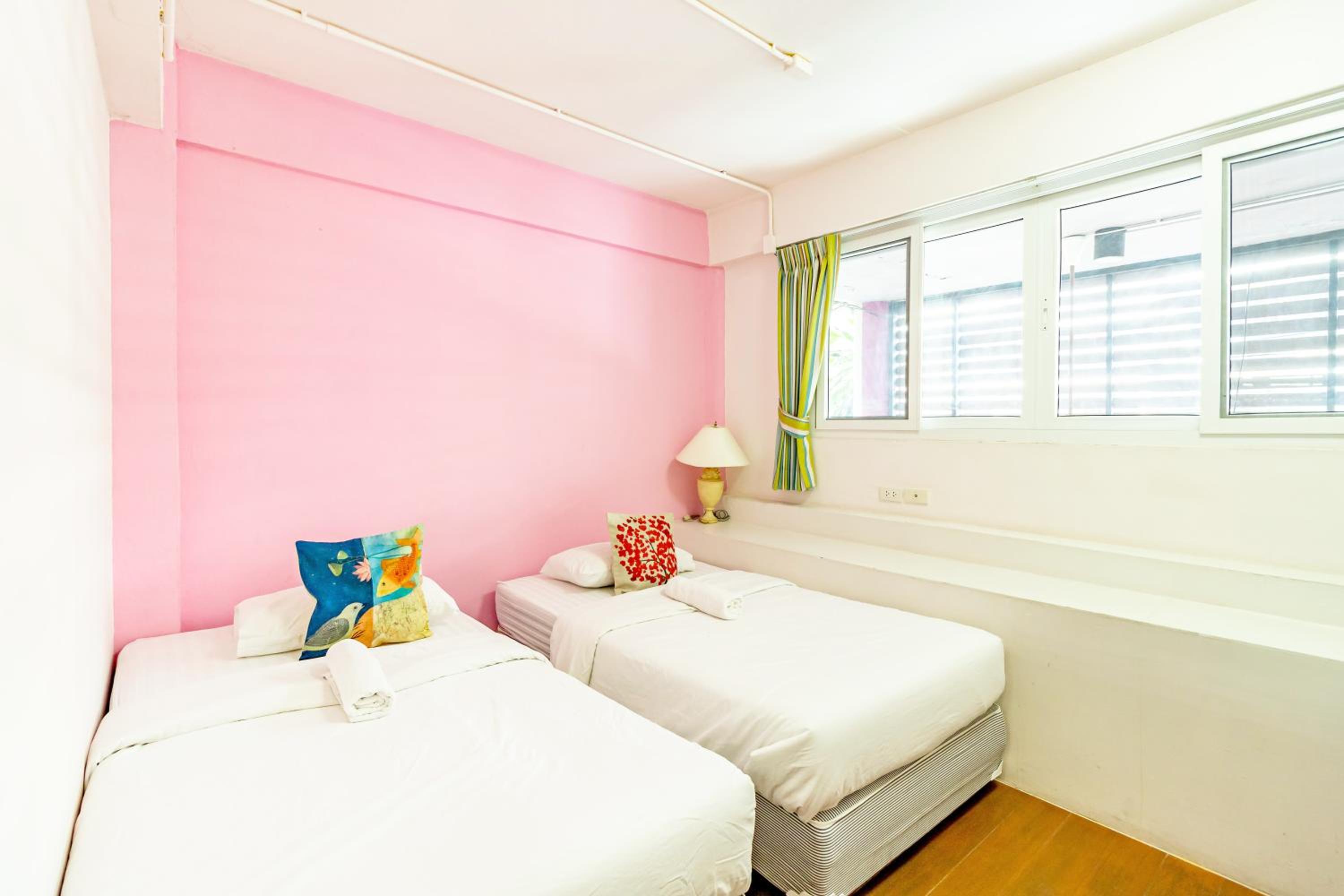 Standard Twin Room with Shared Bathroom photo 1