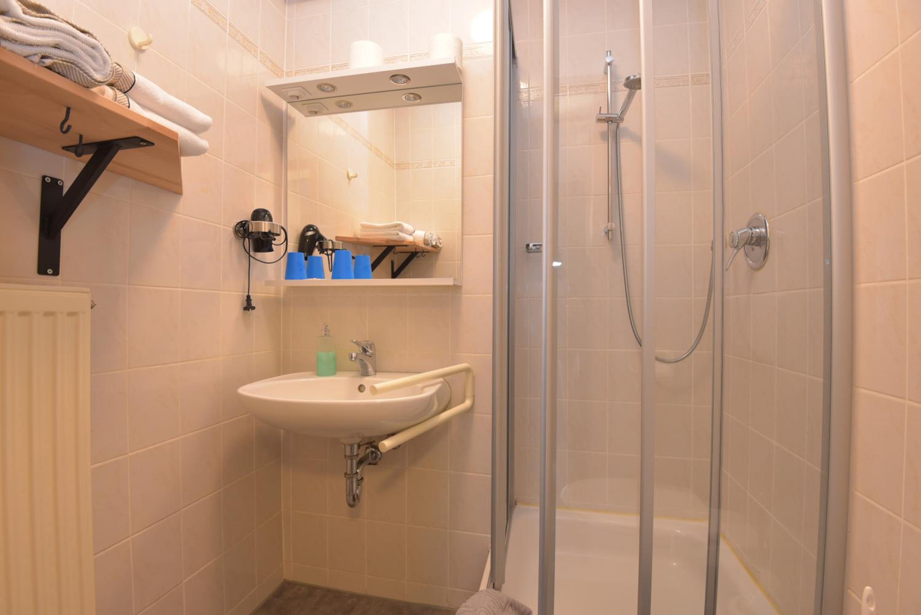 Basic Triple Room photo 2