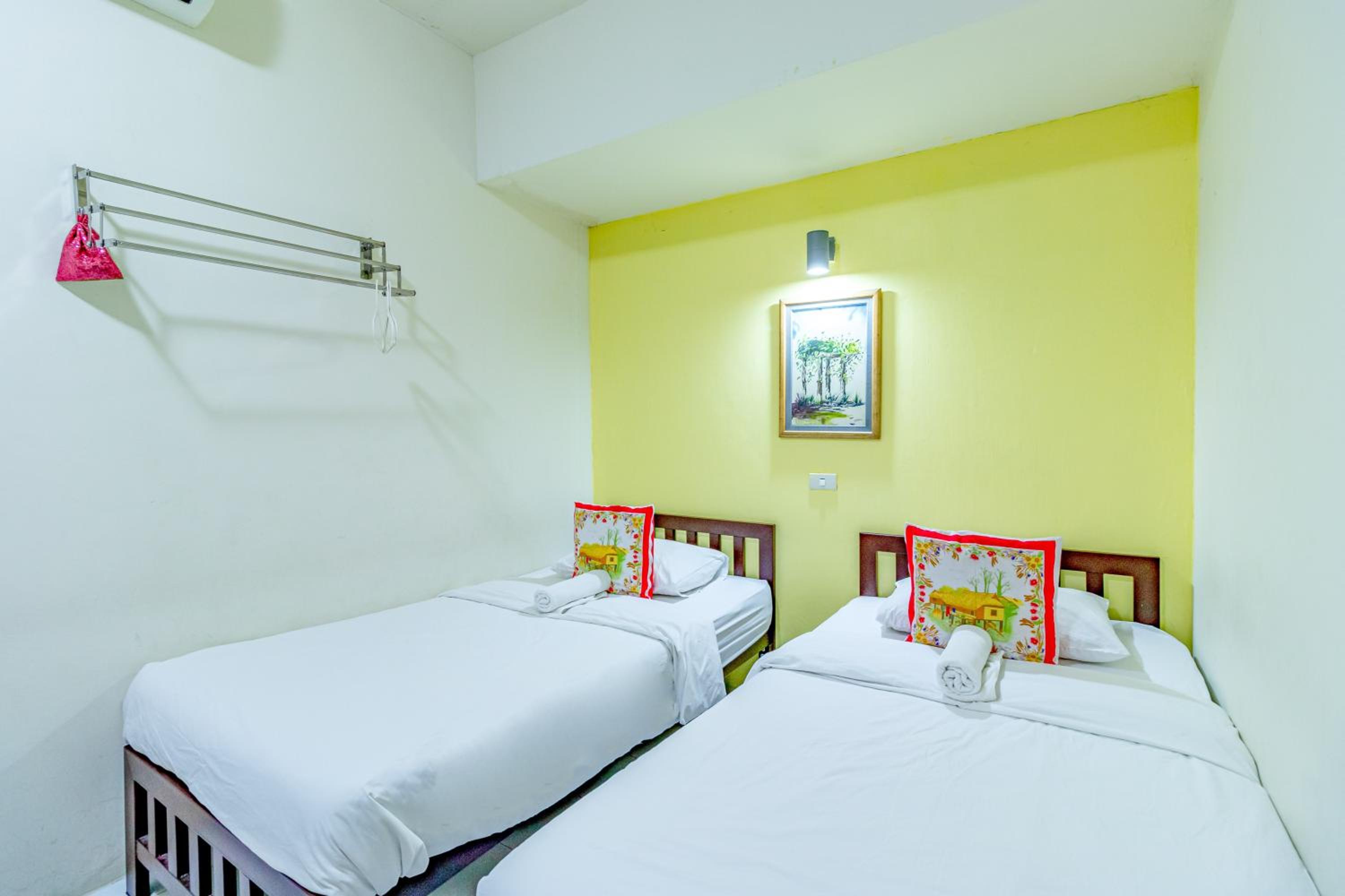 Twin Room with Private Bathroom photo 1