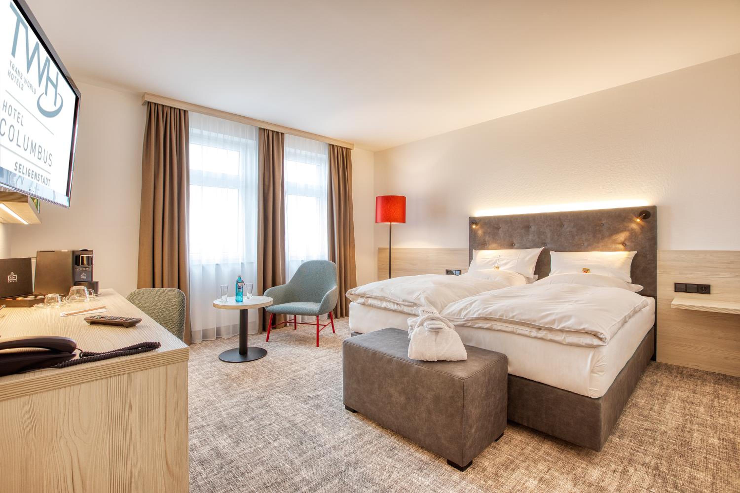Superior room with queensize bed  photo 1