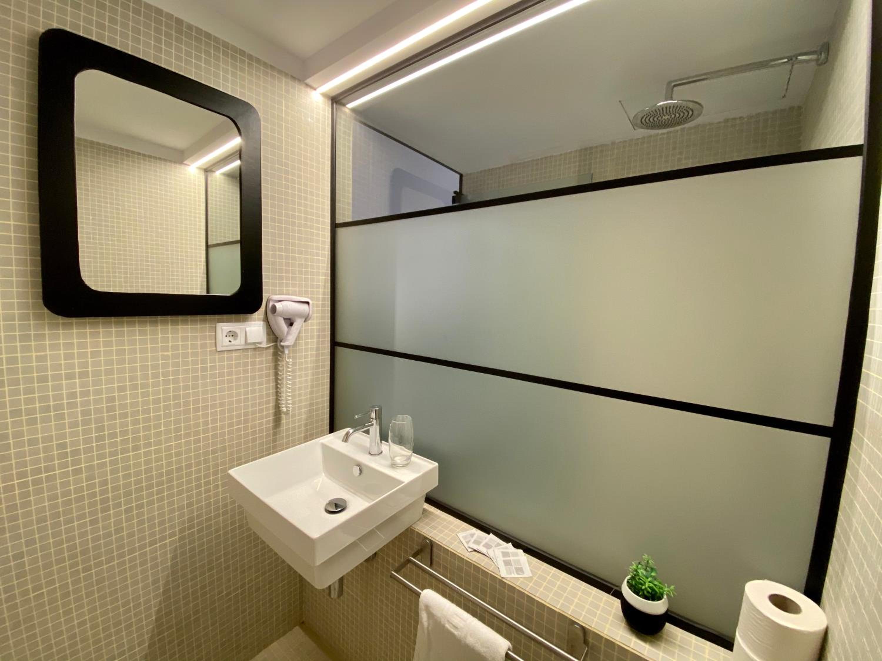 One-Bedroom Apartment - Photo 12