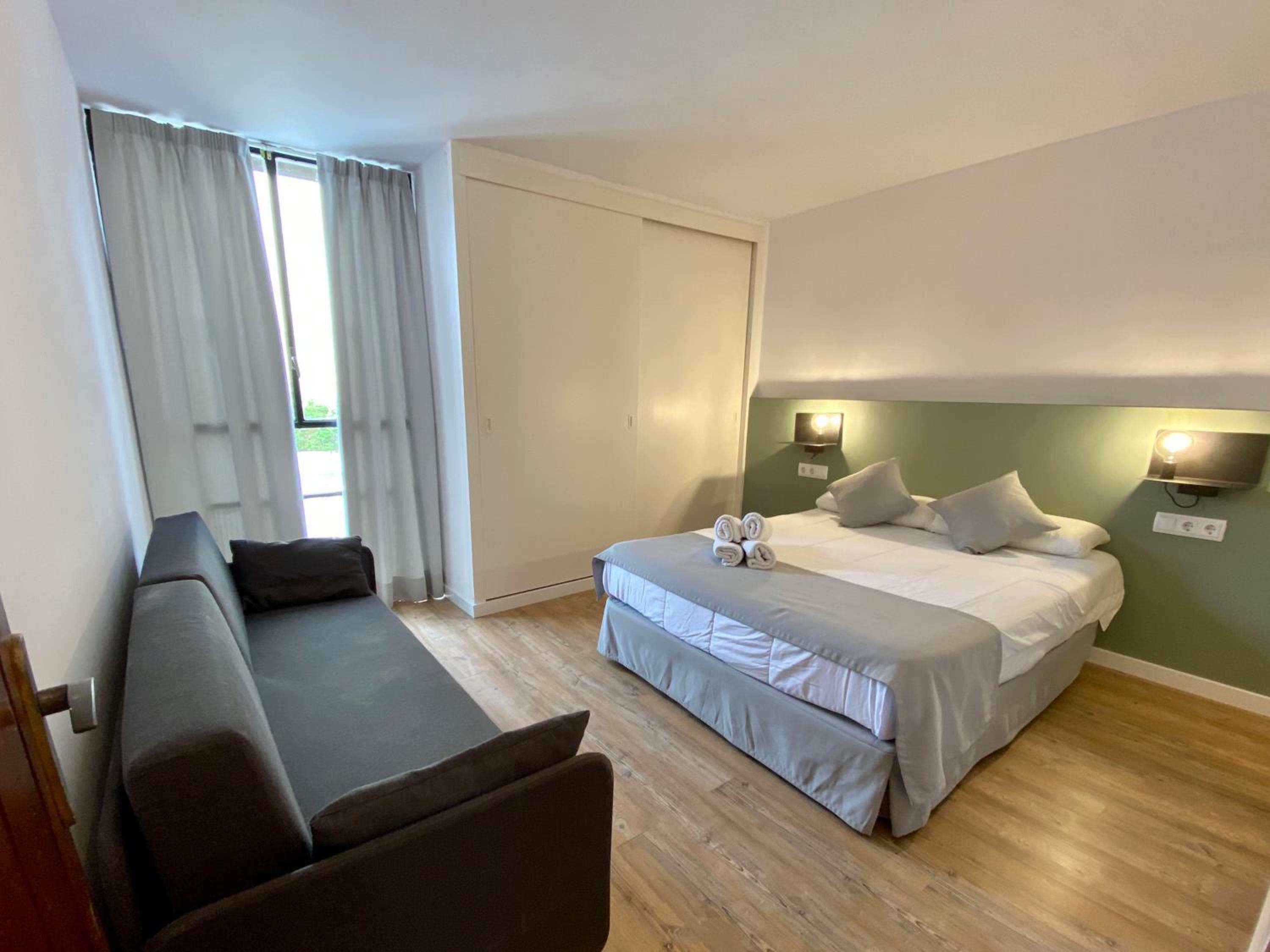 One-Bedroom Apartment - Photo 1