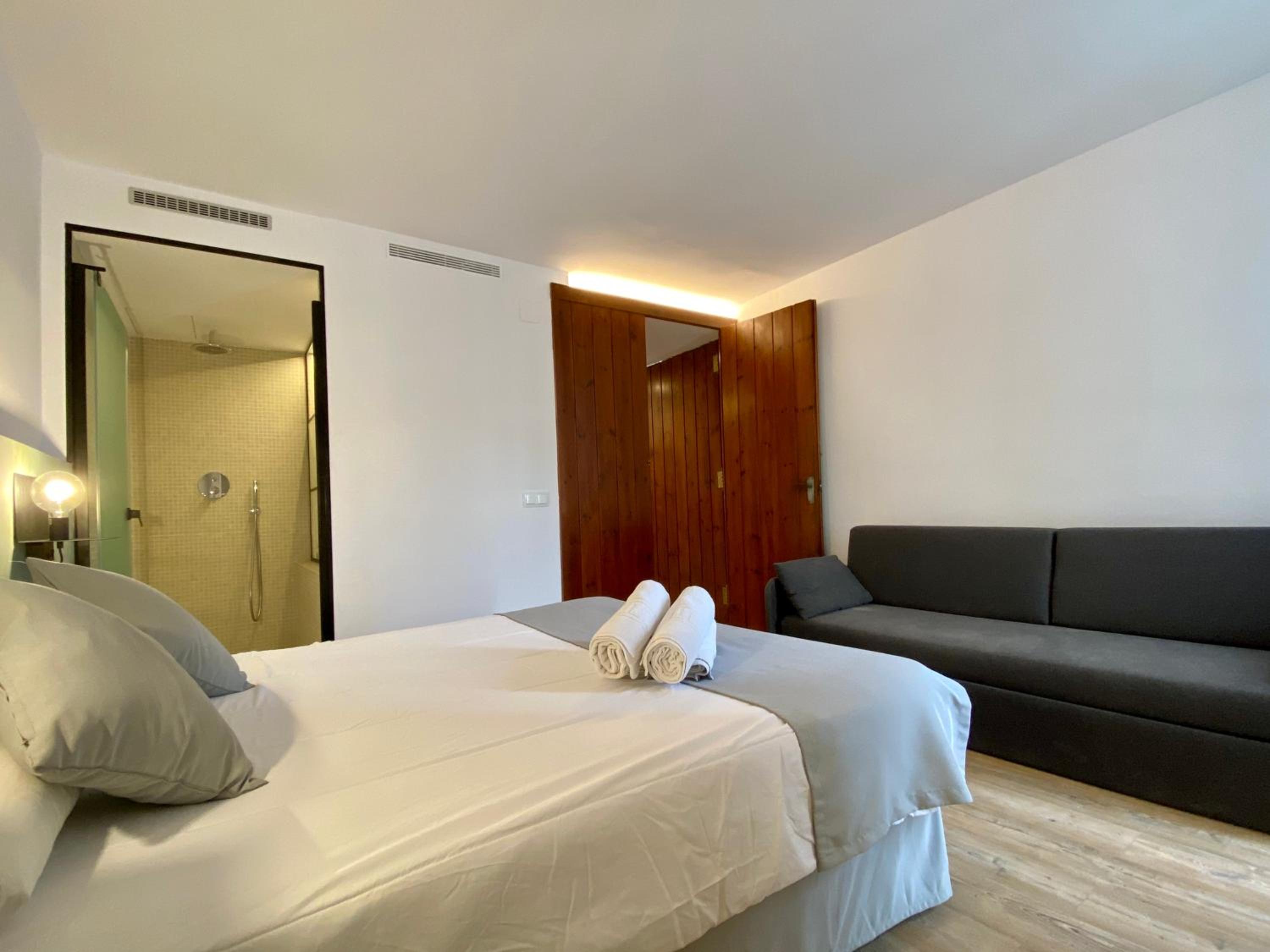One-Bedroom Apartment - Photo 3