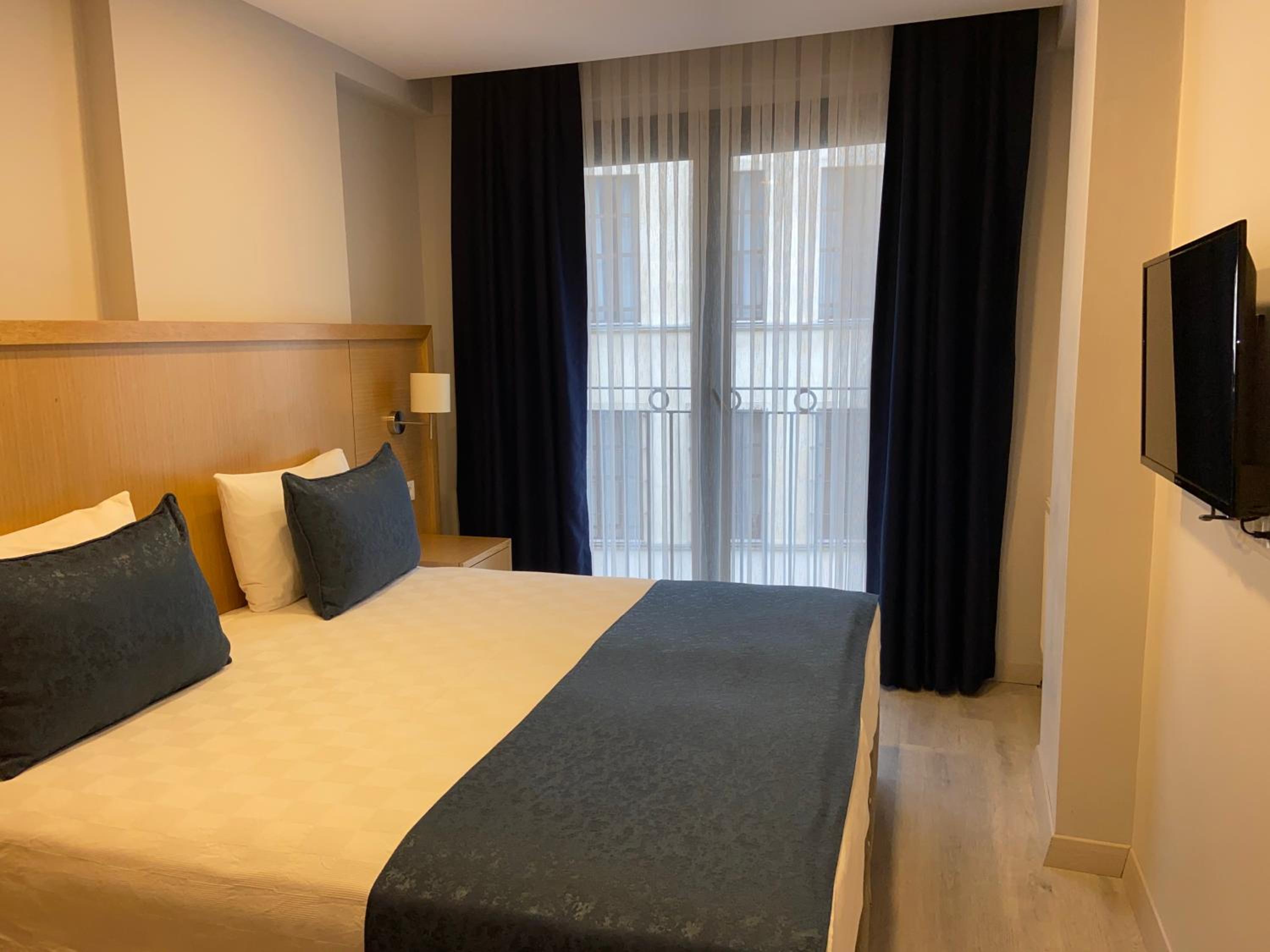 Budget Double Room photo 3
