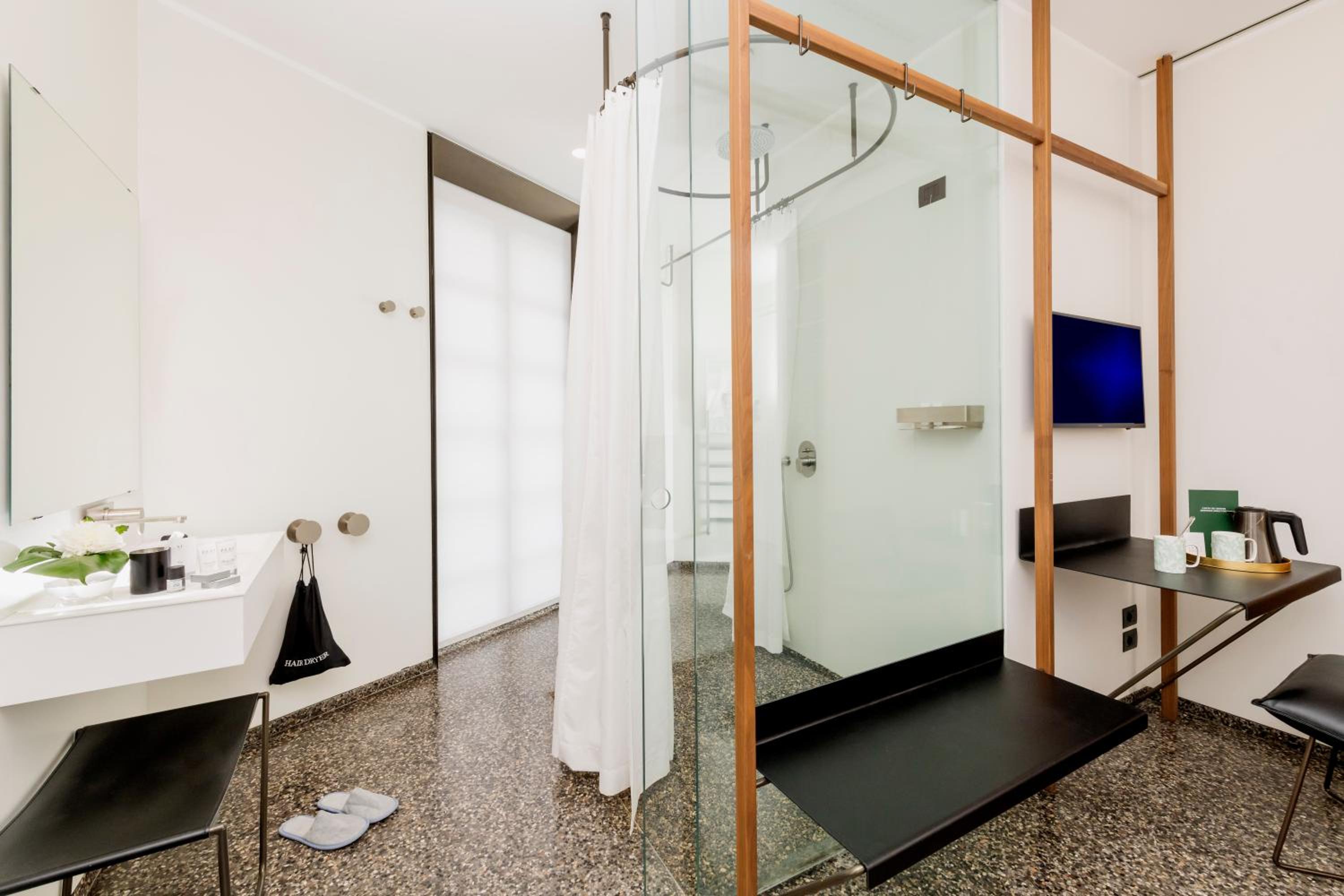 Deluxe Double or Twin Room with City View photo 3