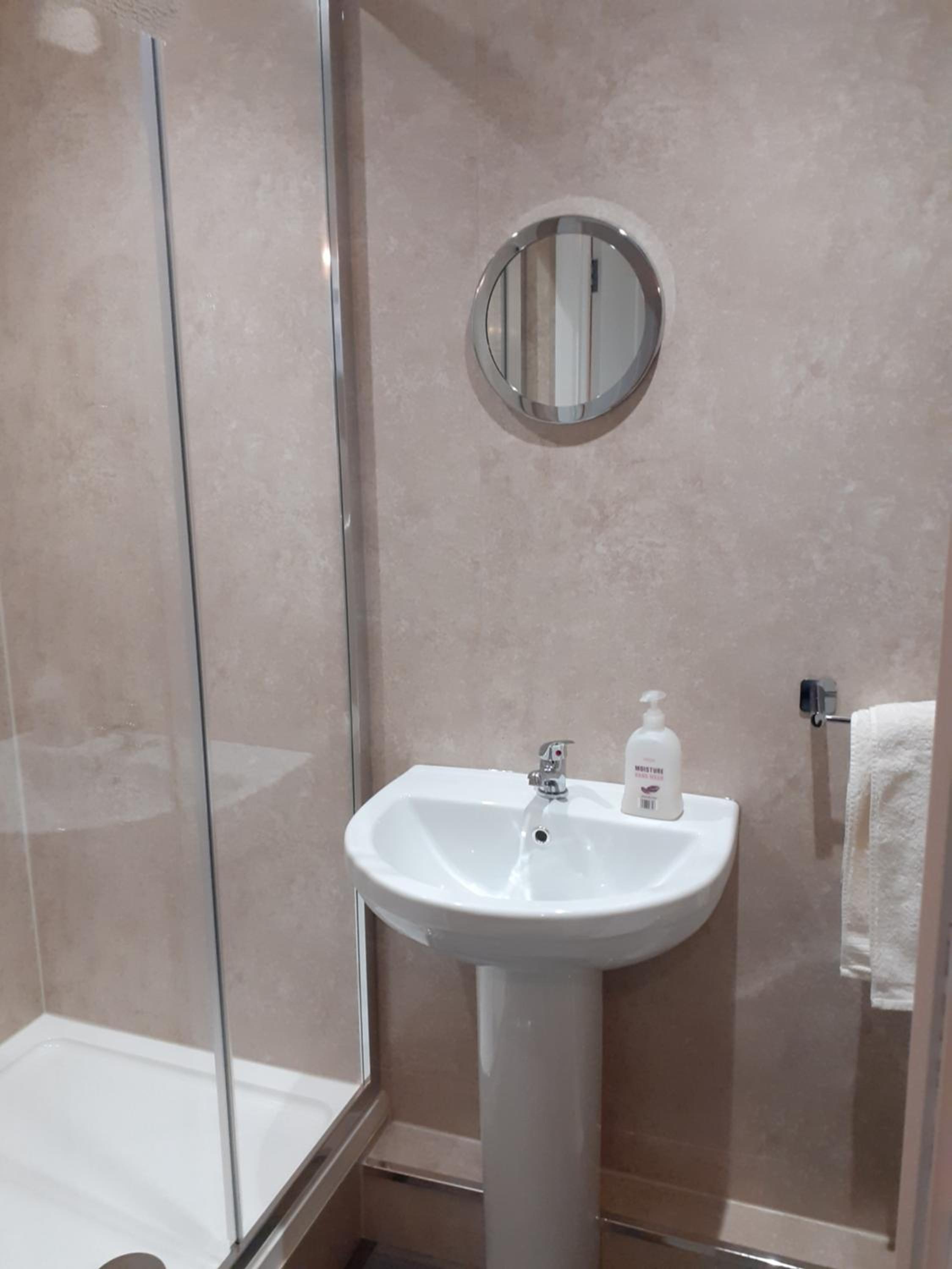 Deluxe Double Room with Shower photo 2