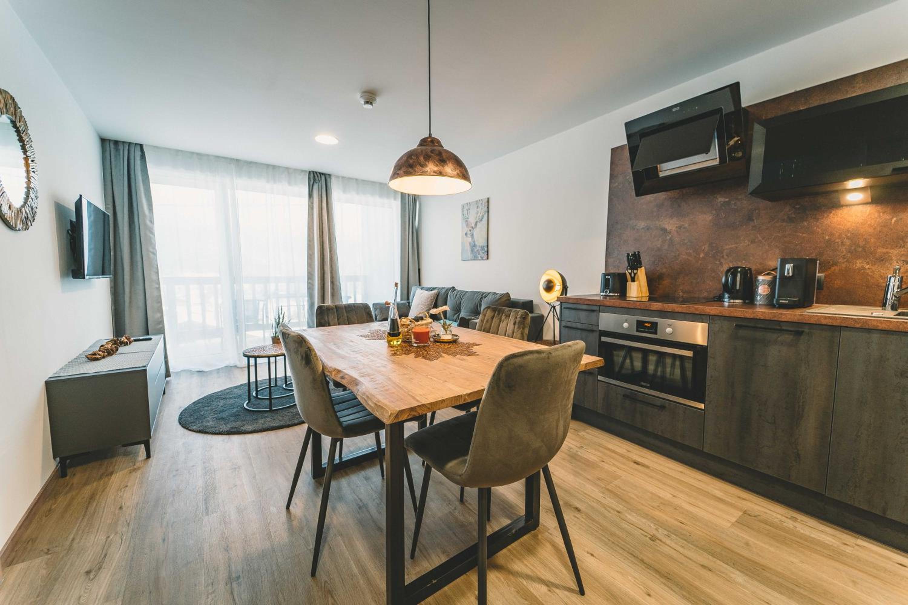 Panorama Apartment with Balcony and Mountain View photo 2