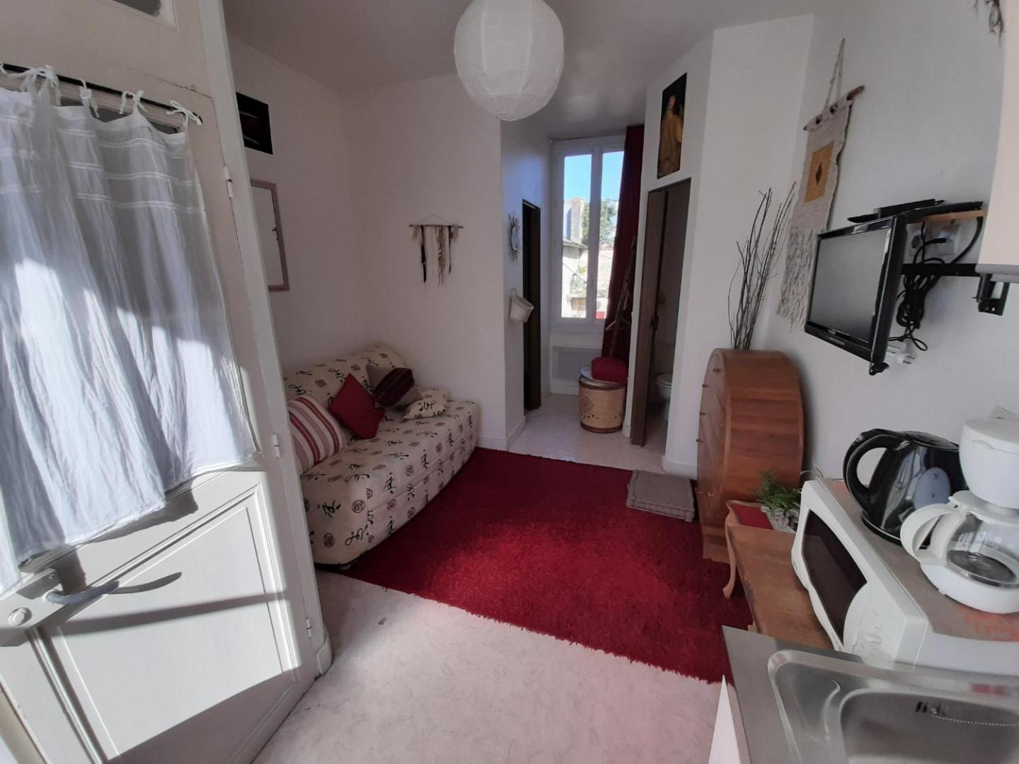 One-Bedroom Apartment photo 1