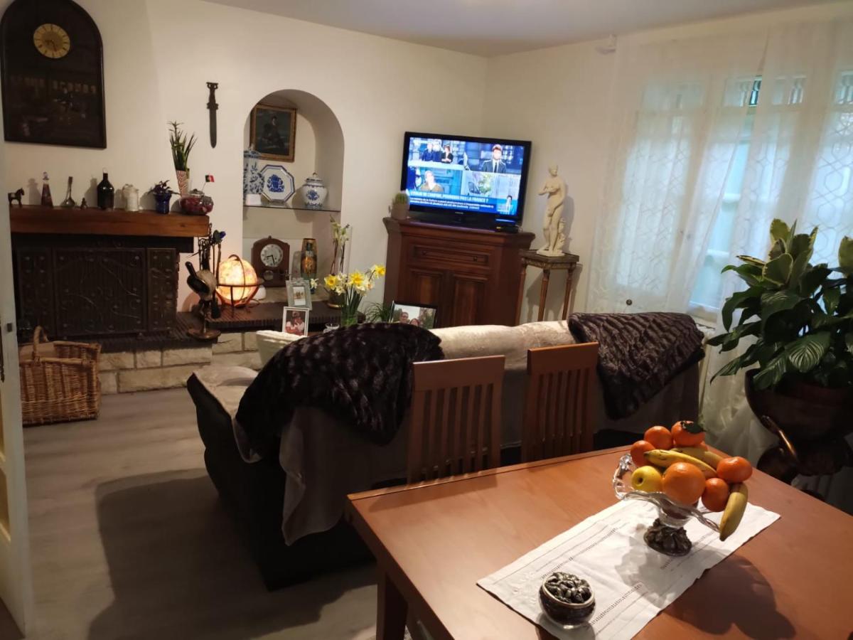 Double Room with Shared Bathroom photo 2