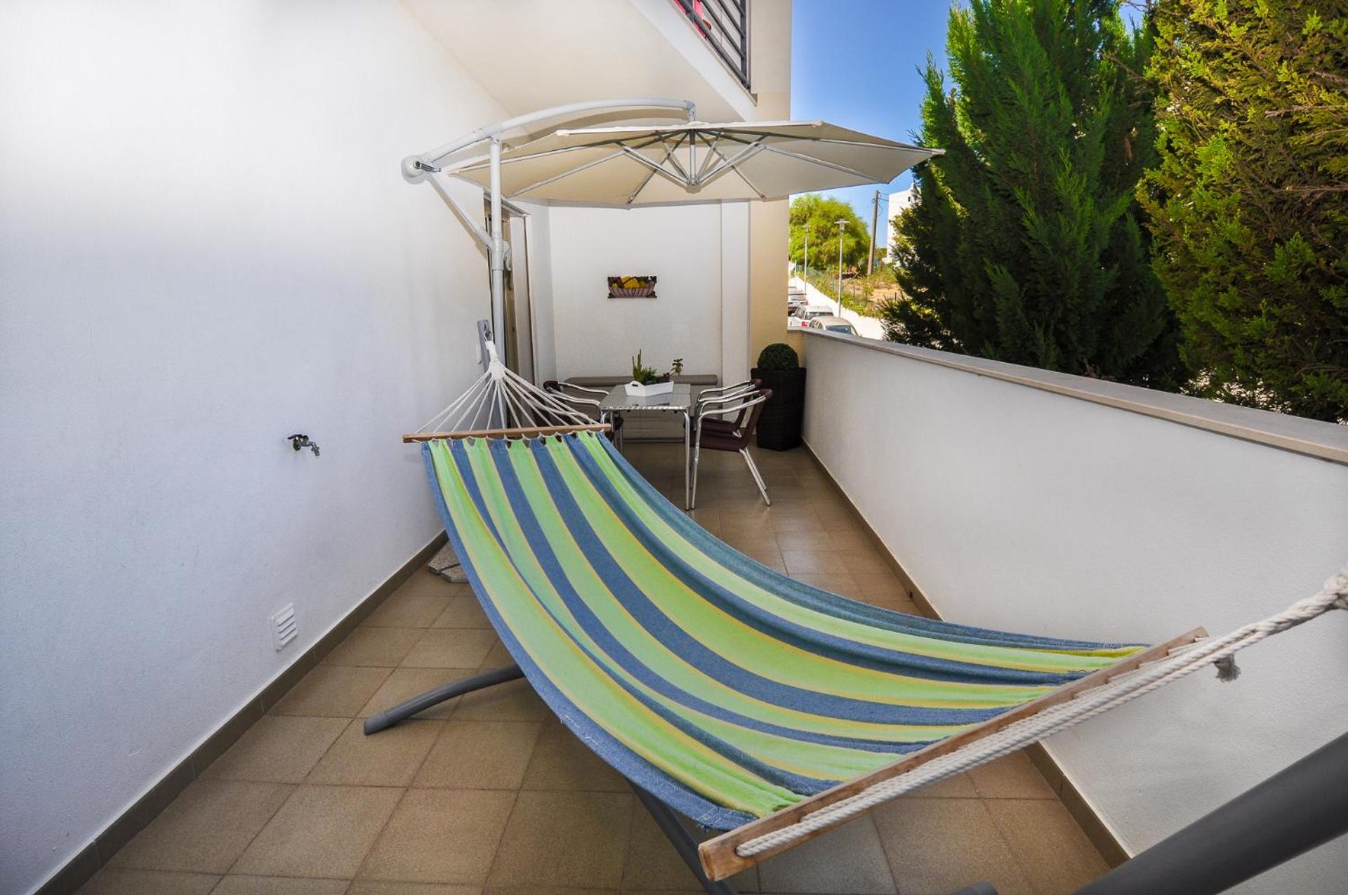 Superior One-Bedroom Apartment - Photo 37