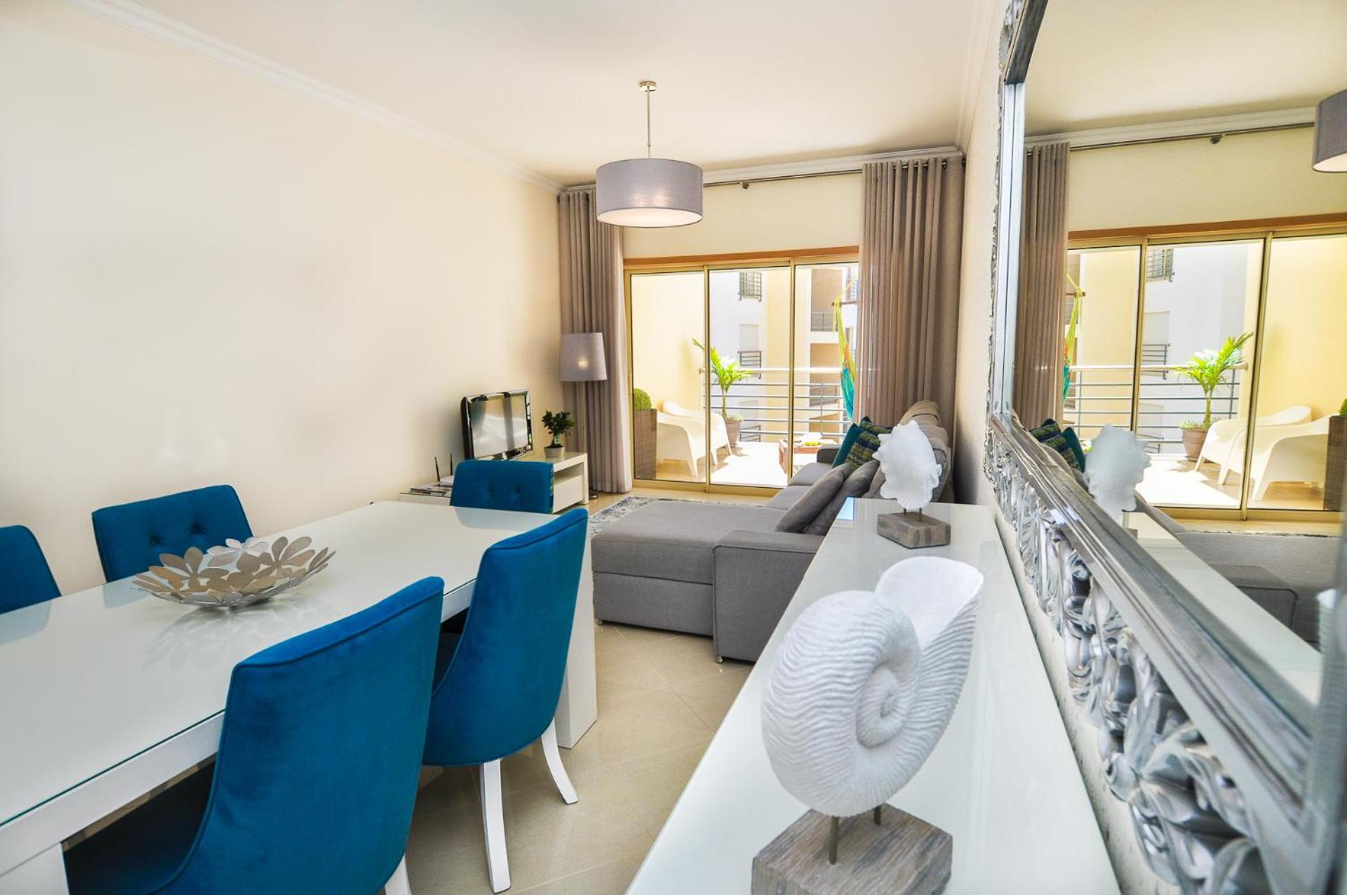 Superior One-Bedroom Apartment - Photo 12