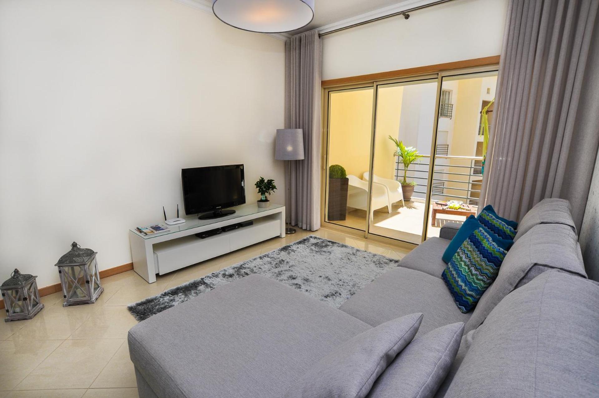 Superior One-Bedroom Apartment - Photo 14