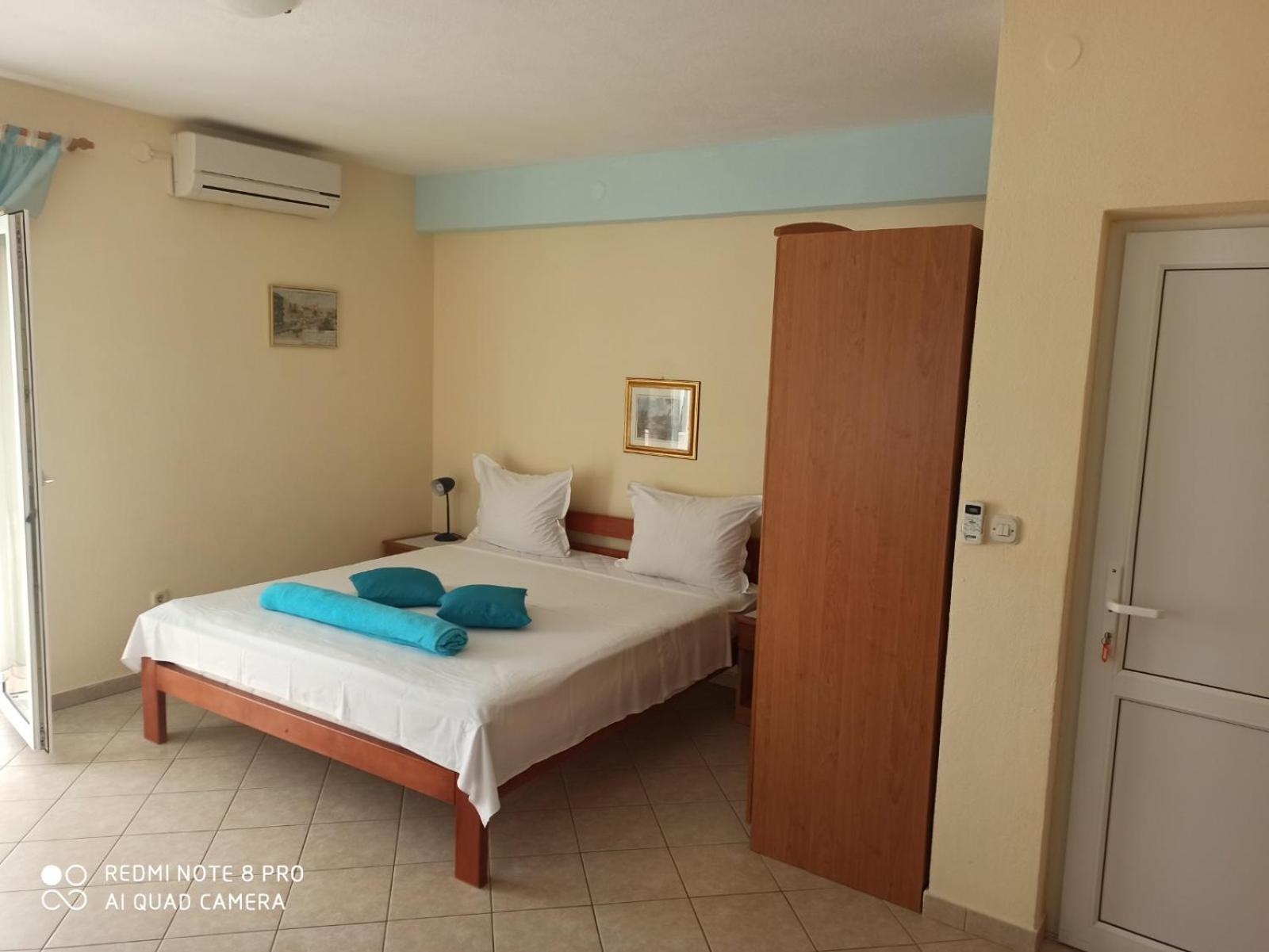 Apartment with Balcony - Photo 22