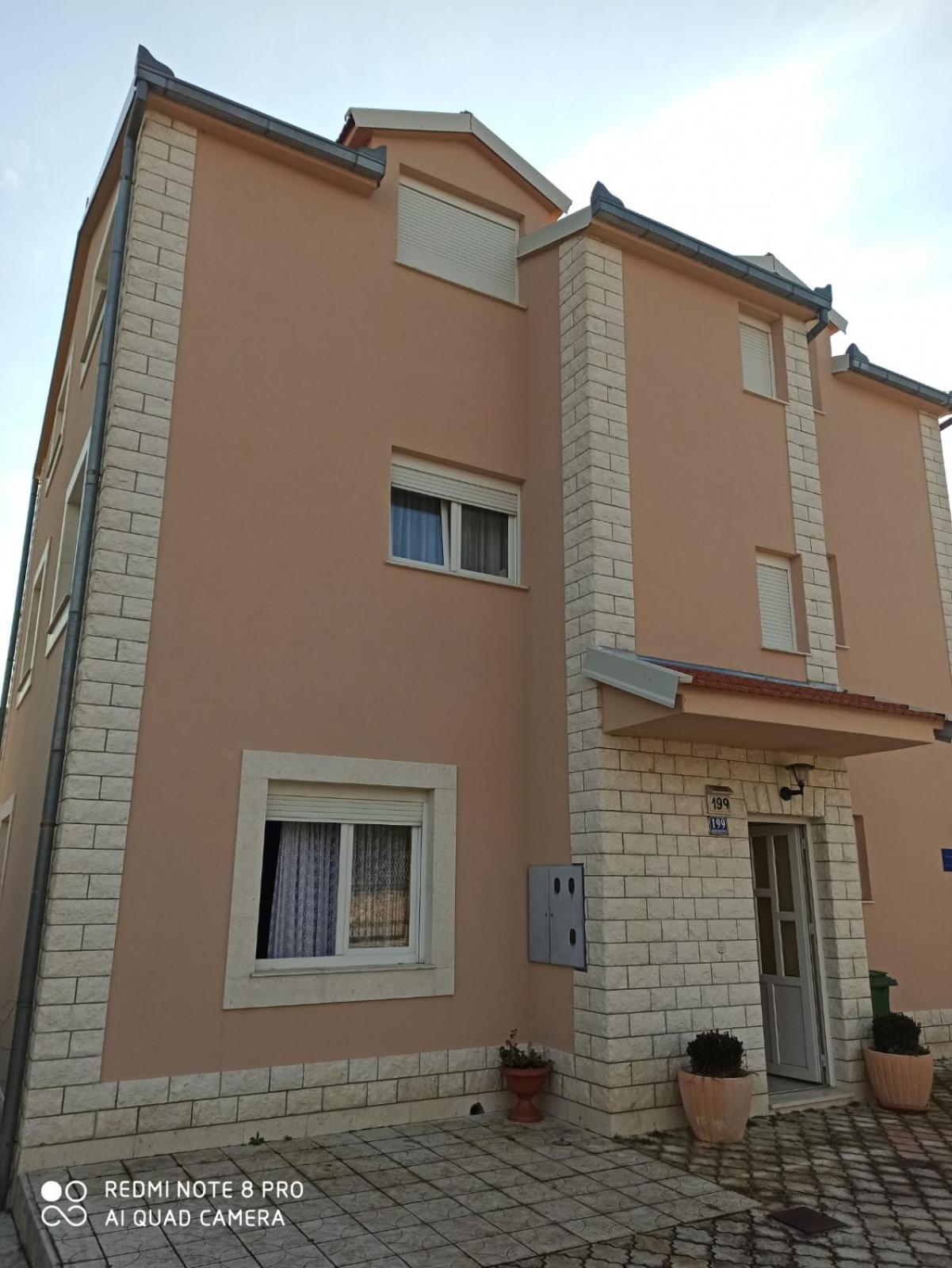 Apartment with Balcony - Photo 25